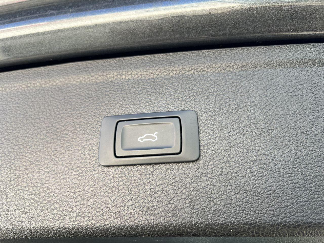 Audi Q5 view 10