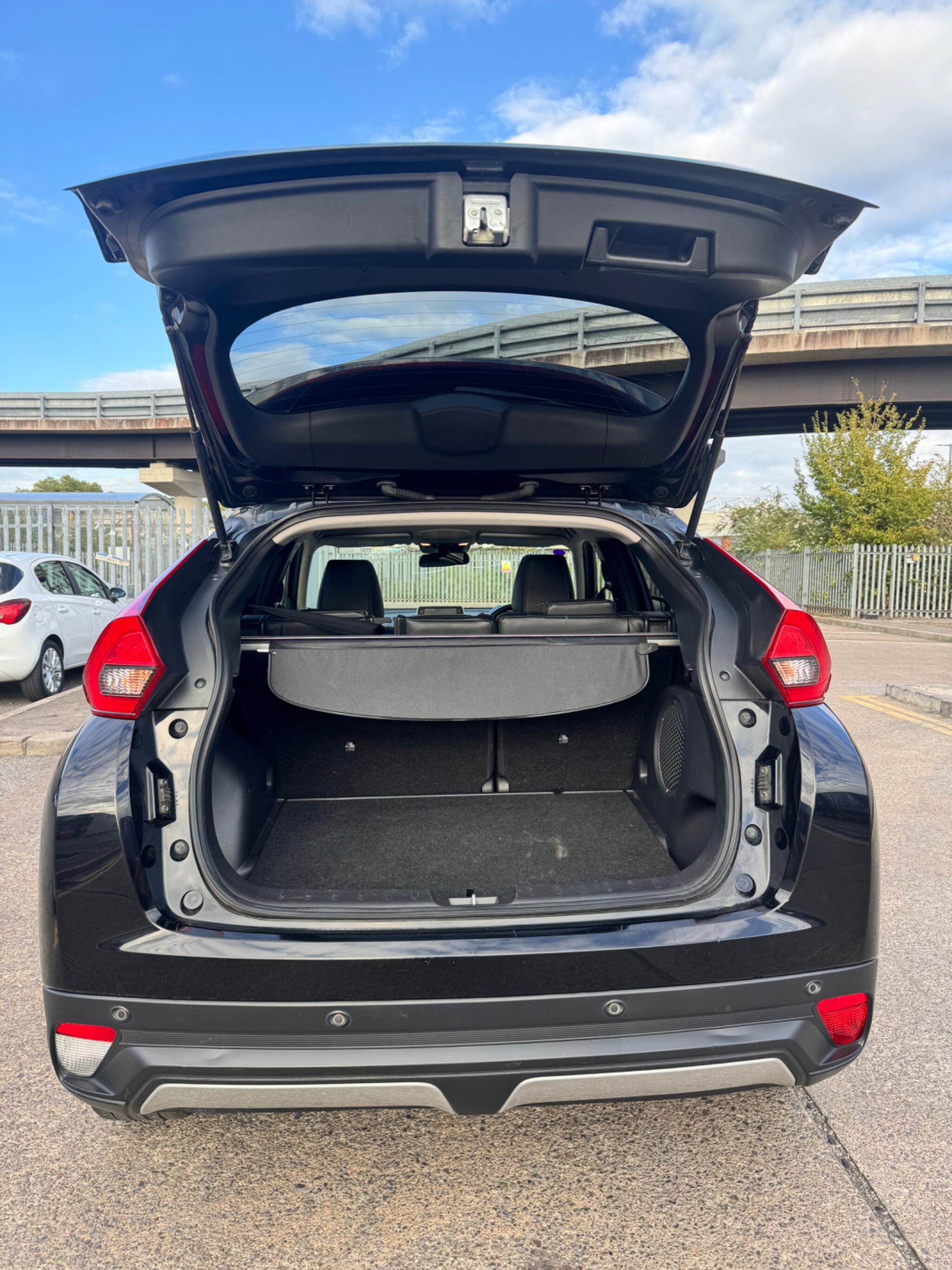 Mitsubishi Eclipse Cross view 50
