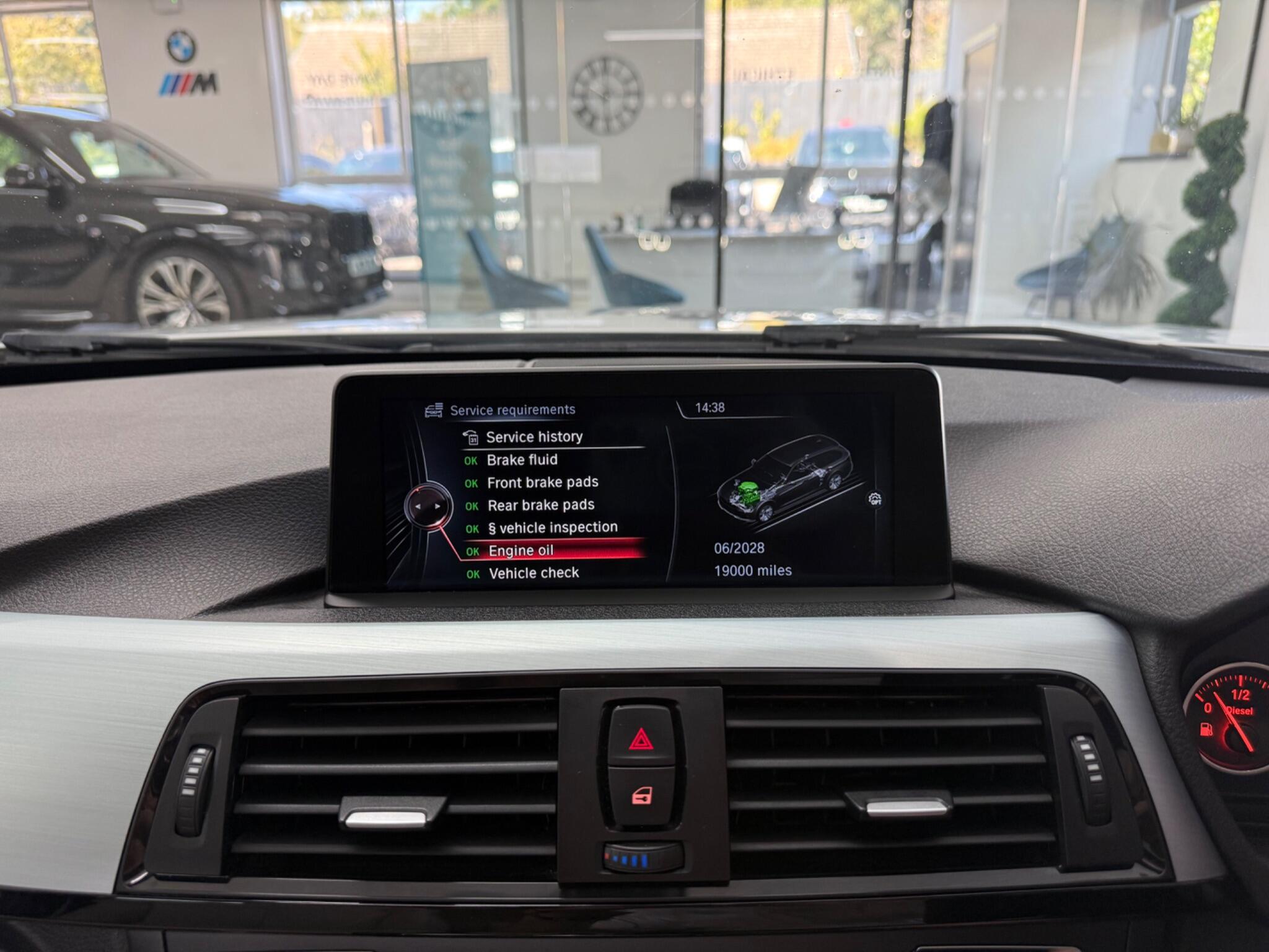 BMW 3 Series view 24