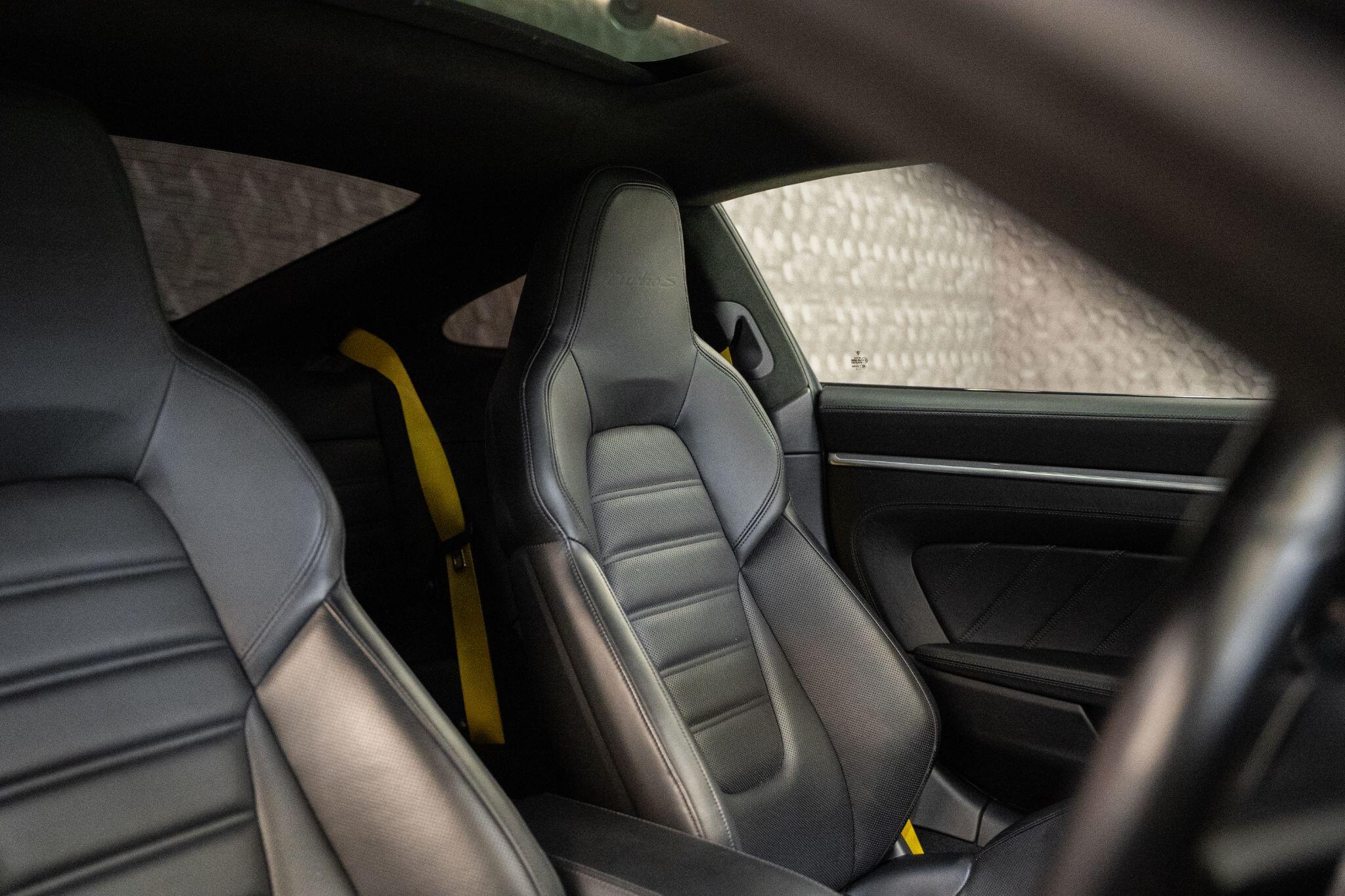Porsche 911 view 16