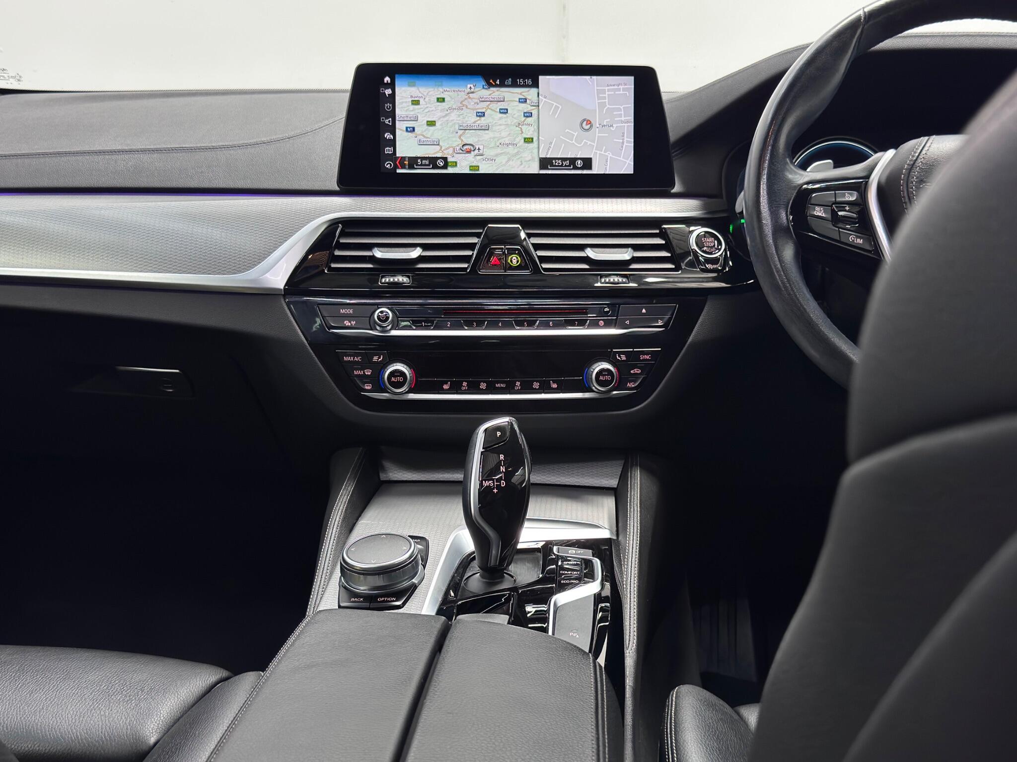 BMW 5 Series view 35