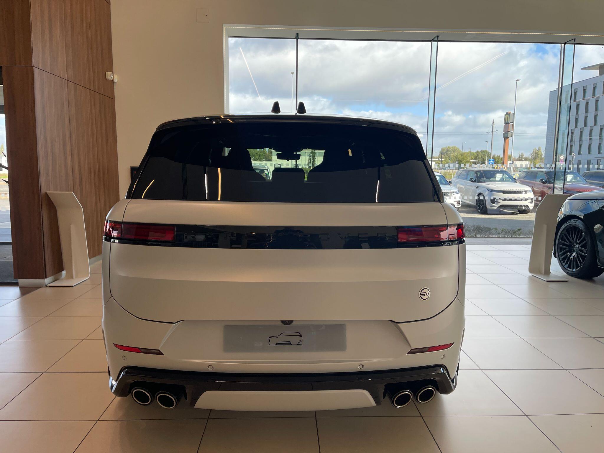 Land Rover Range Rover Sport view 4