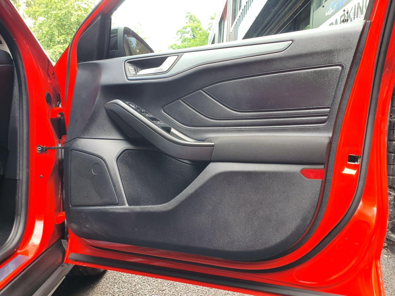 Ford Focus view 13