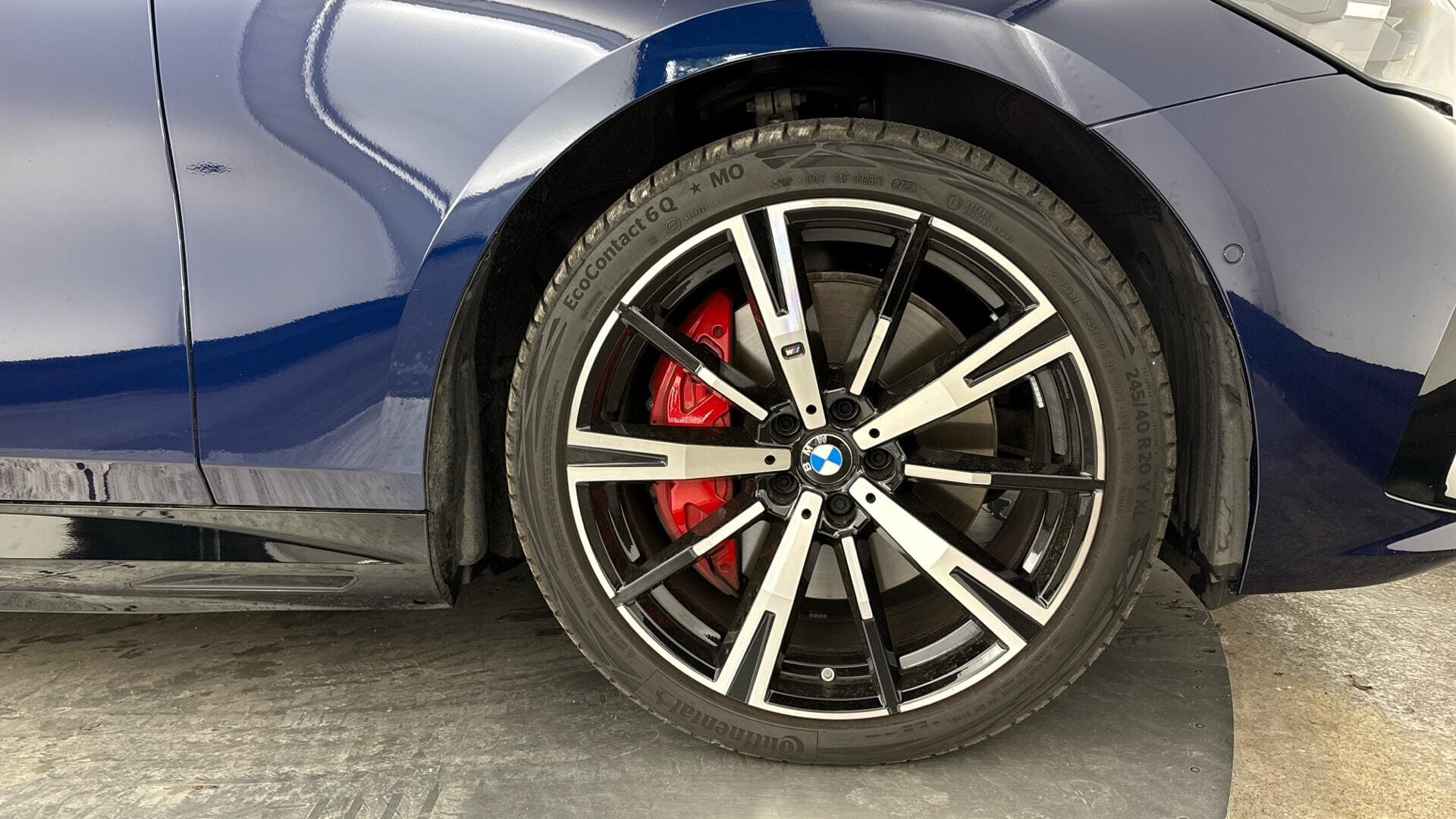BMW 5 Series view 14
