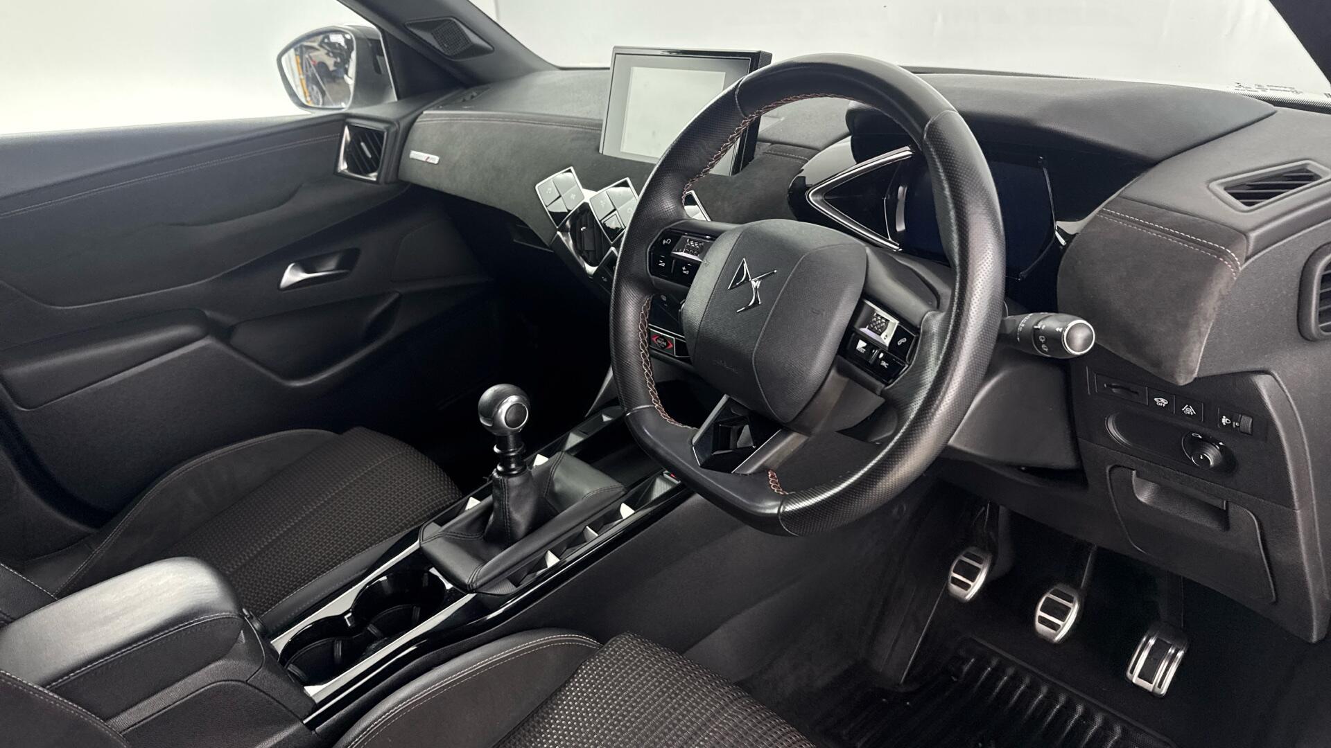 DS Automobiles DS 3 Crossback view 9