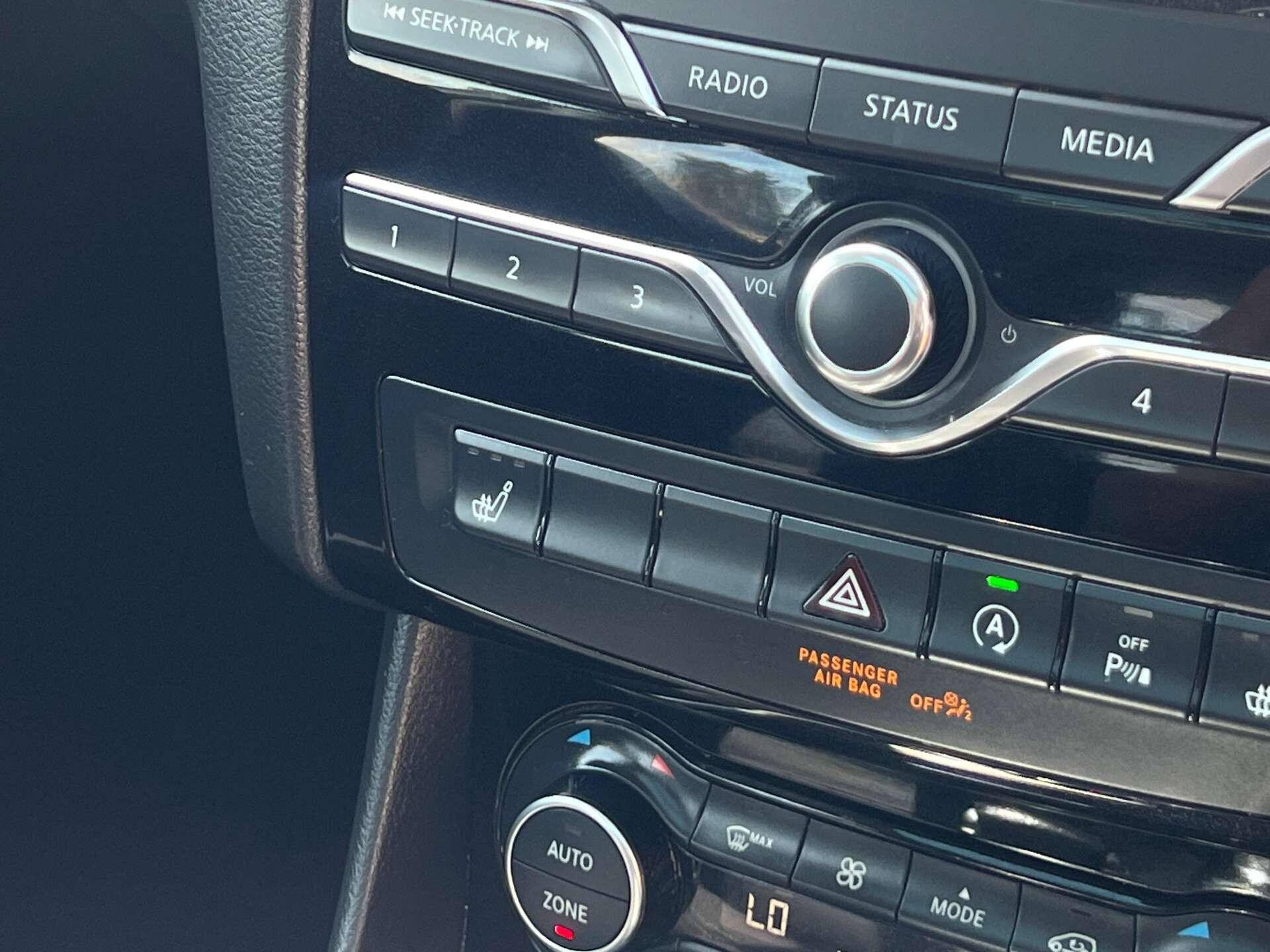 Infiniti Q30 view 32