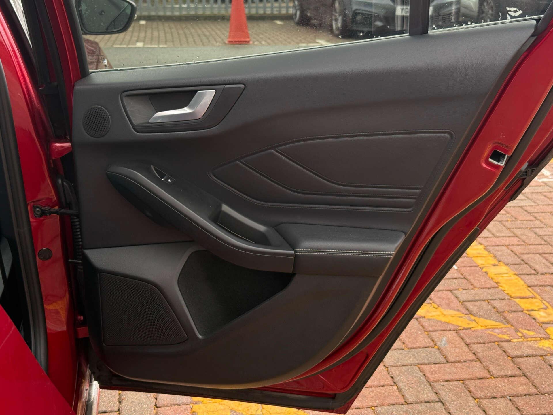 Ford Focus view 26