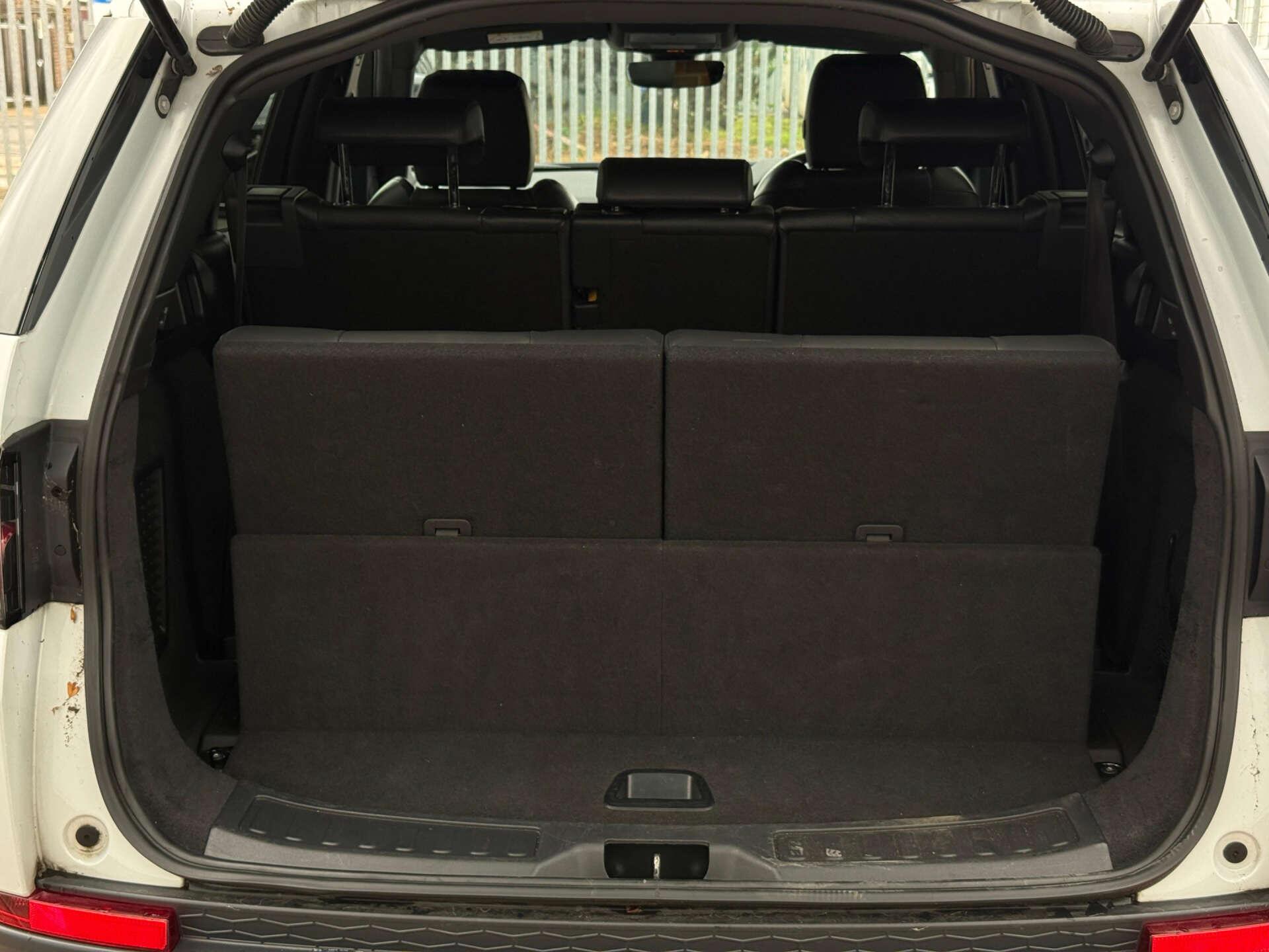 Land Rover Discovery Sport view 38