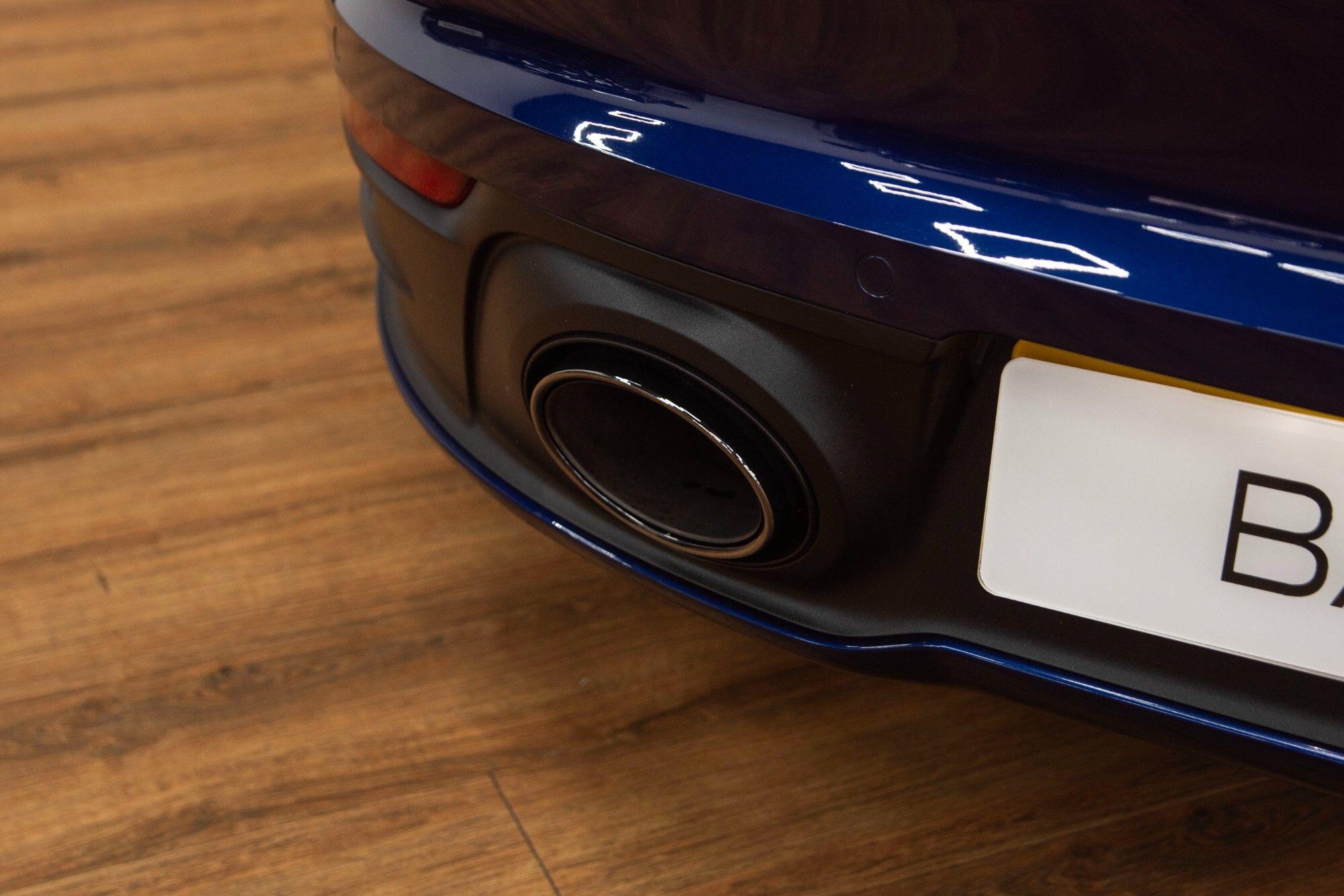 Porsche 911 view 25