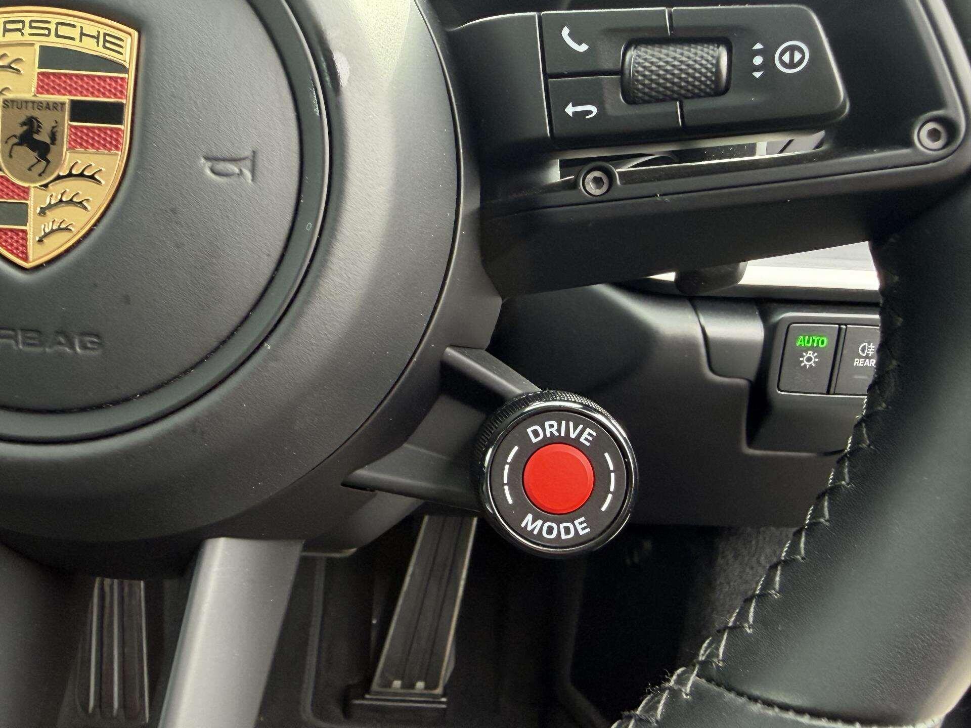 Porsche 911 view 32