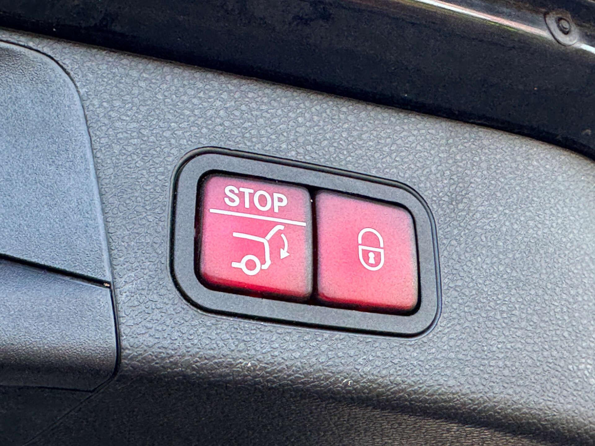 Mercedes-Benz C-Class view 9