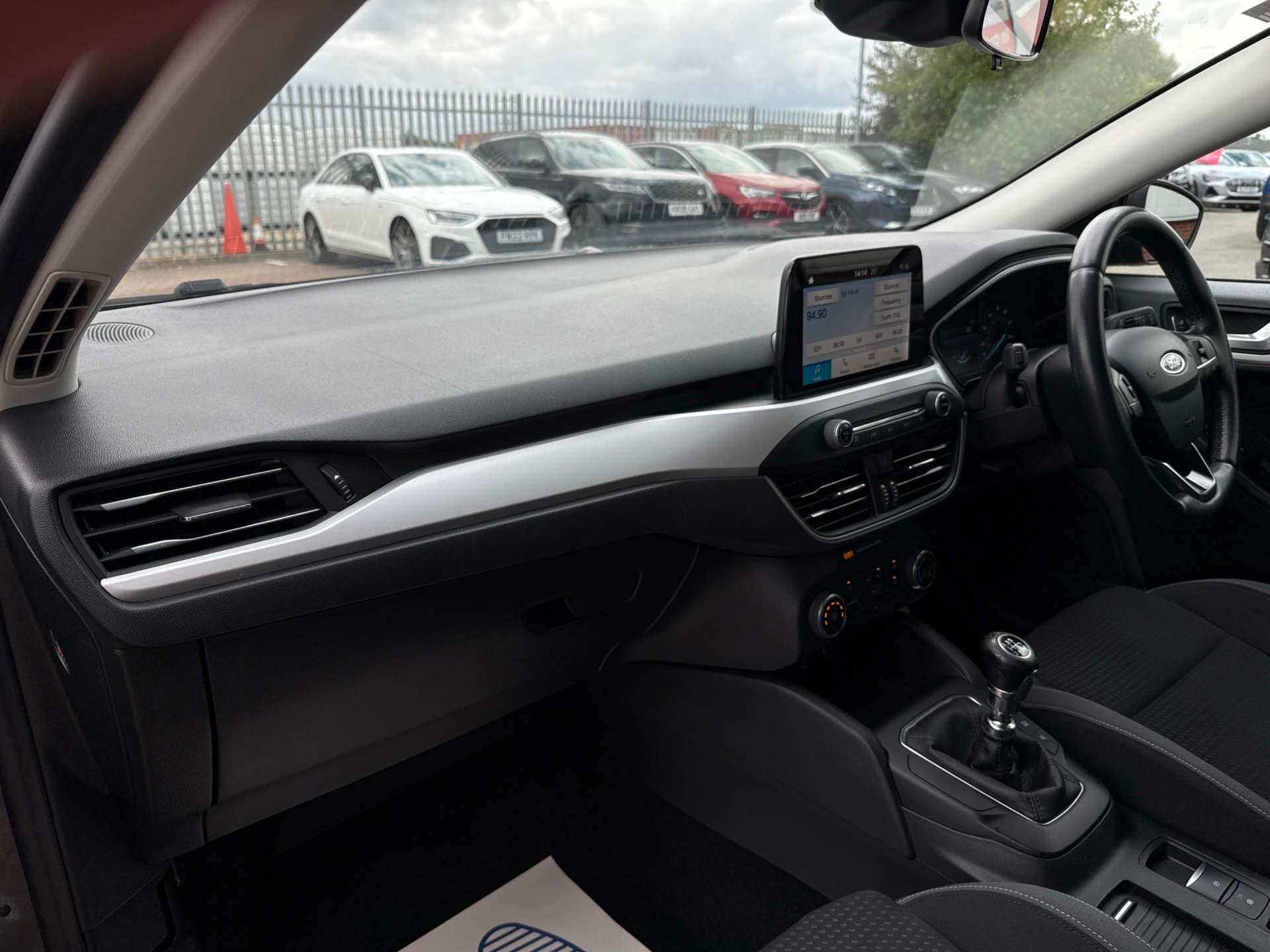 Ford Focus view 36