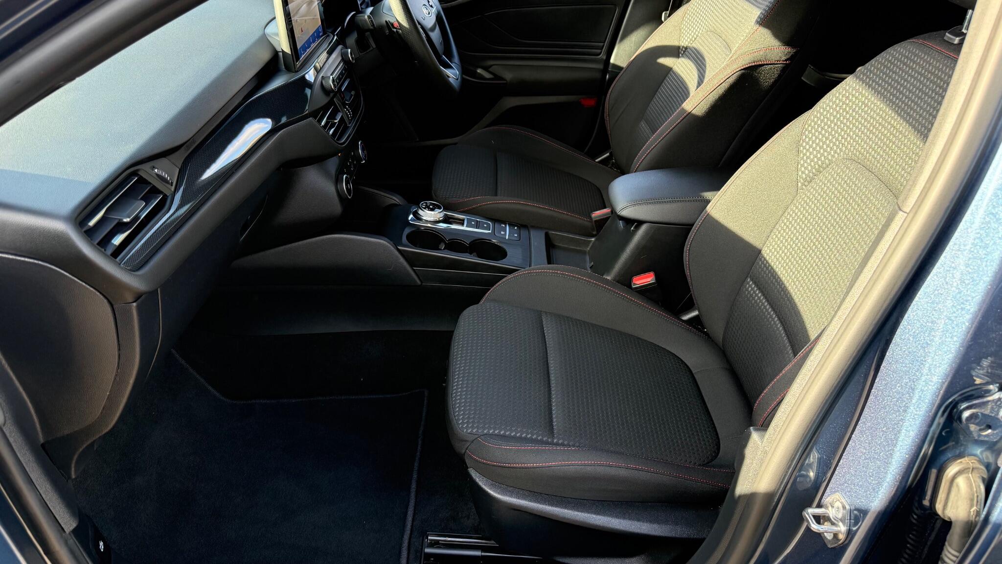 Ford Focus view 29