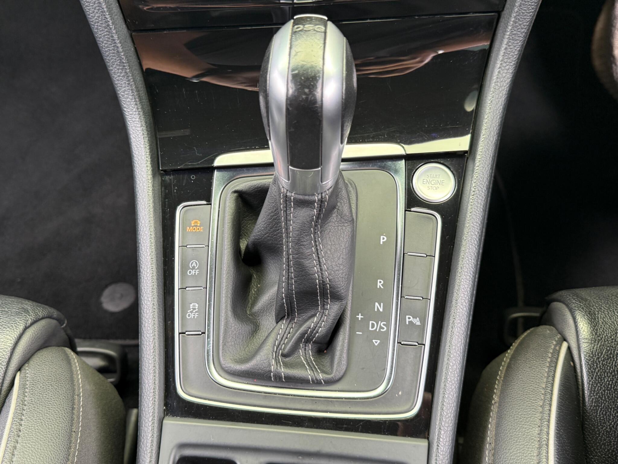 Volkswagen Golf - Image 22