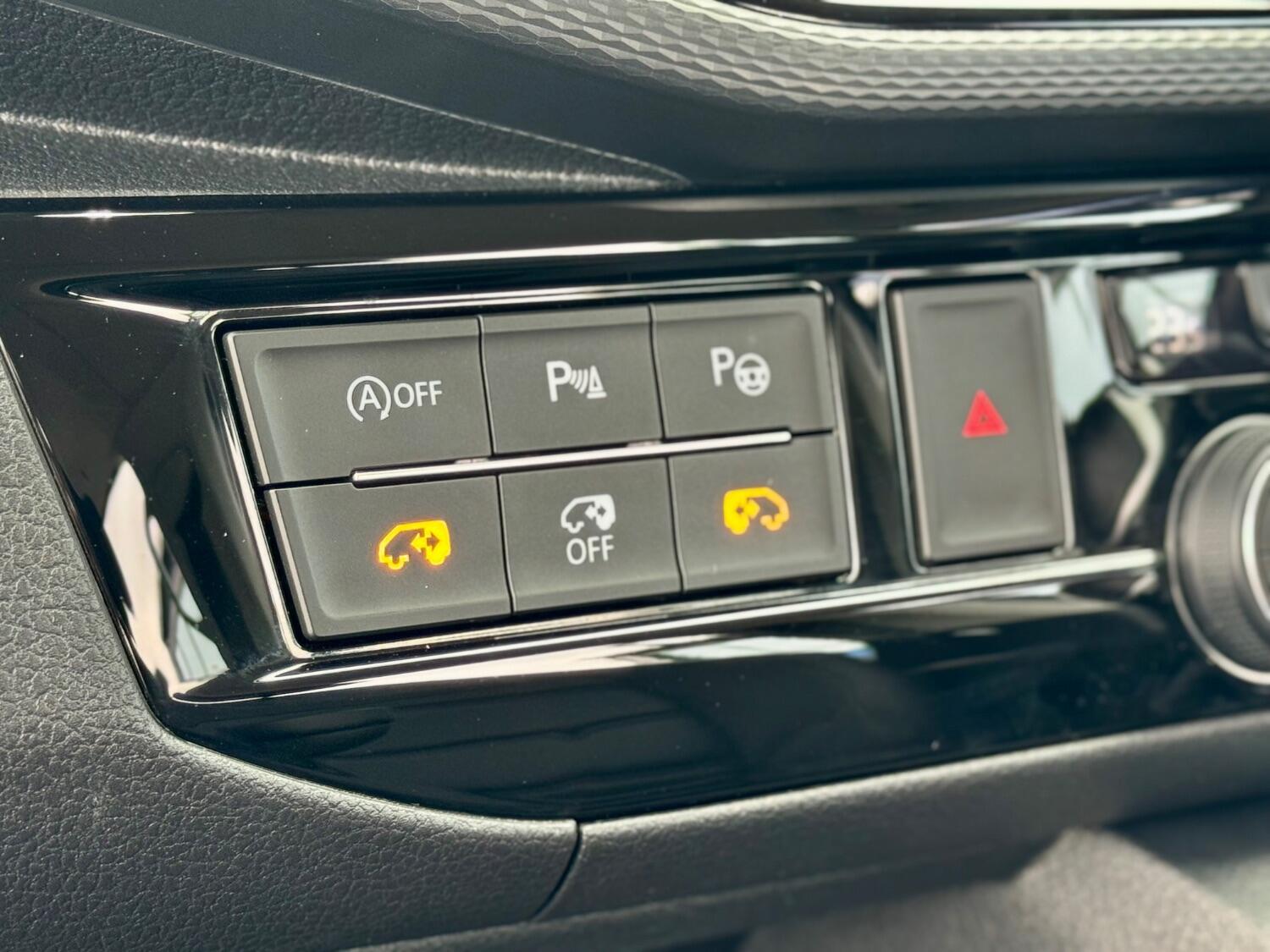 Volkswagen Caravelle view 42