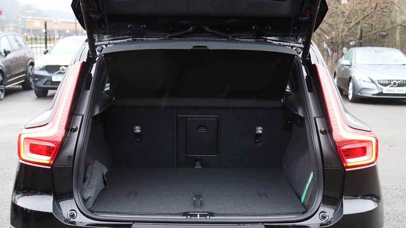 Volvo XC40 view 13