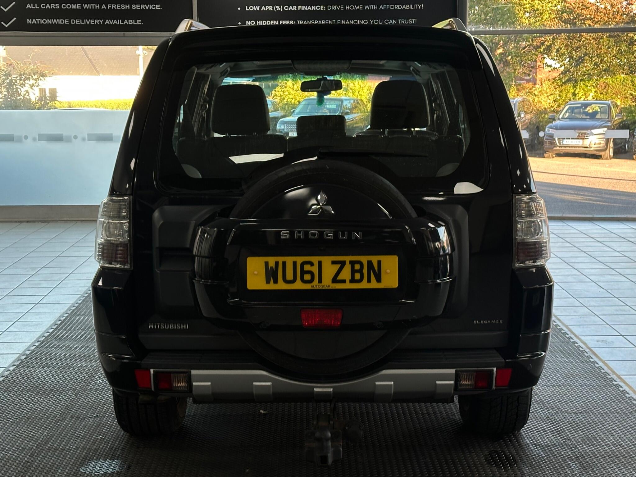 Mitsubishi Shogun view 11
