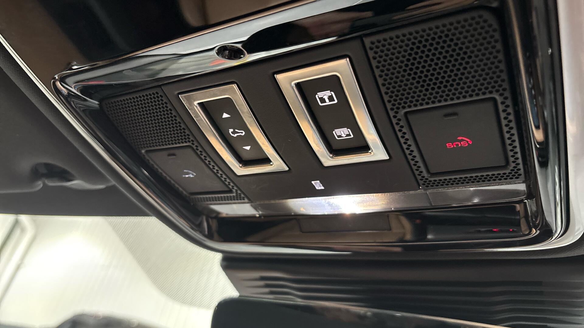 Land Rover Range Rover Velar view 33