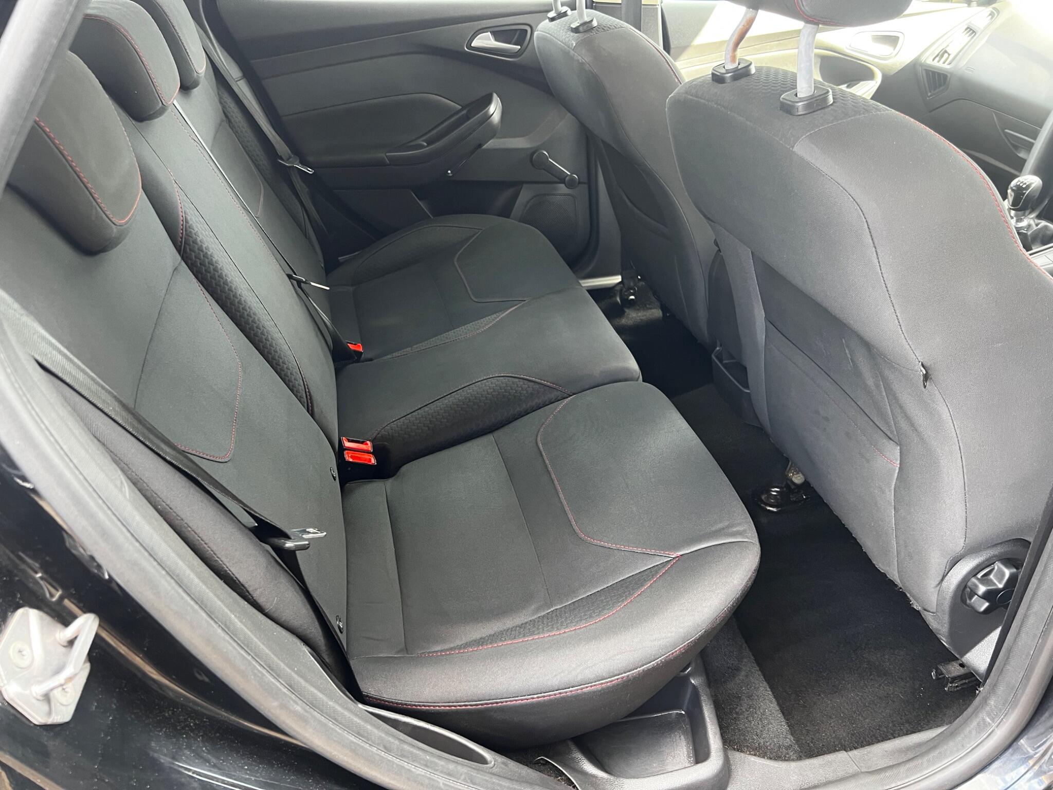 Ford Focus view 14