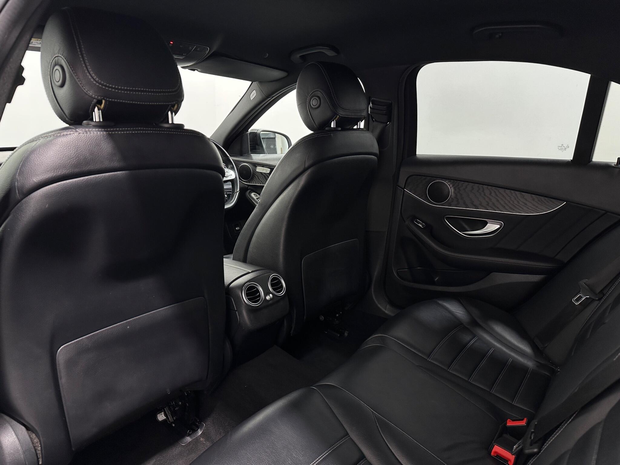 Mercedes-Benz C-Class view 40