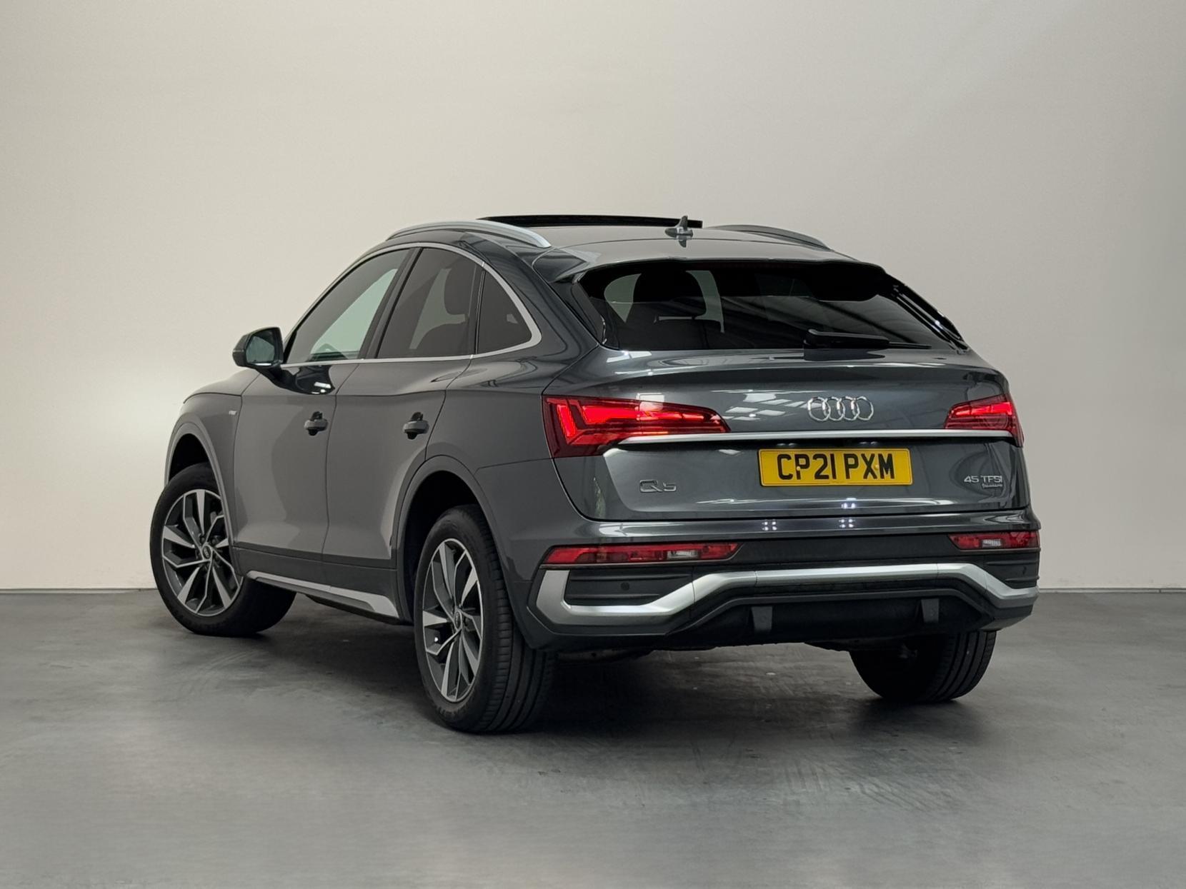Audi Q5 view 10