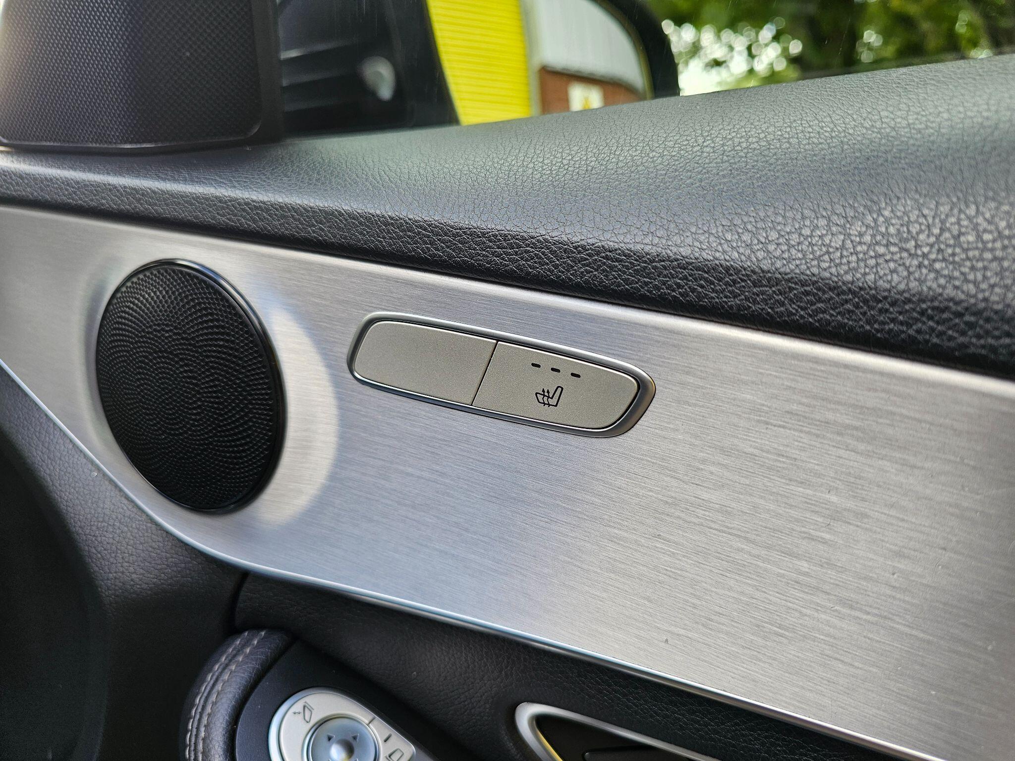 Mercedes-Benz C-Class view 22