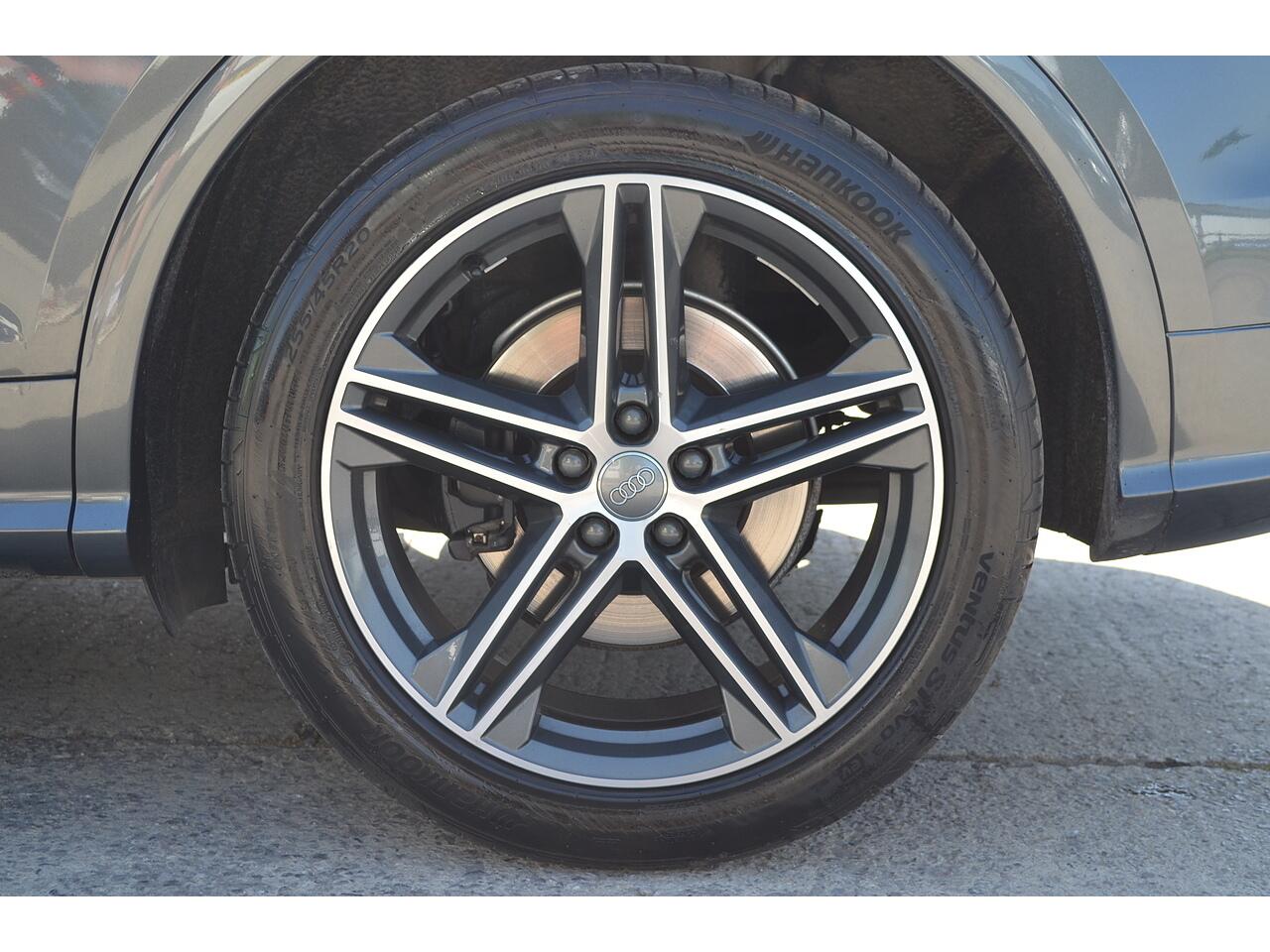 Audi SQ5 view 42
