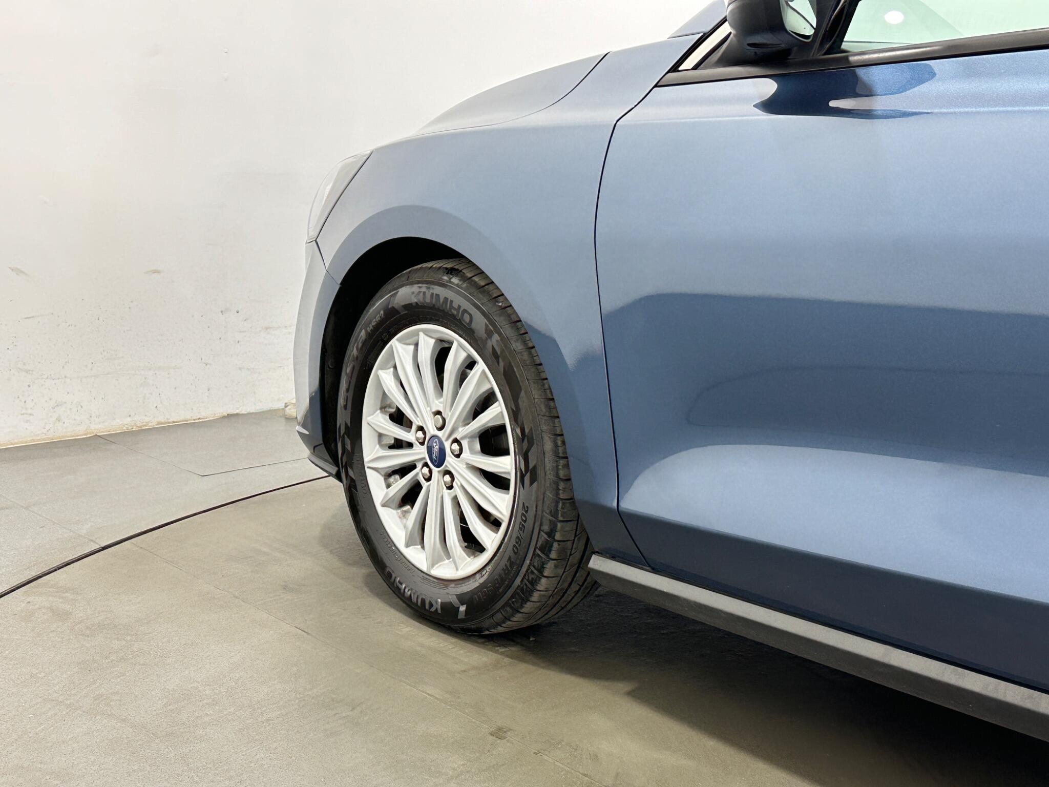 Ford Focus view 49