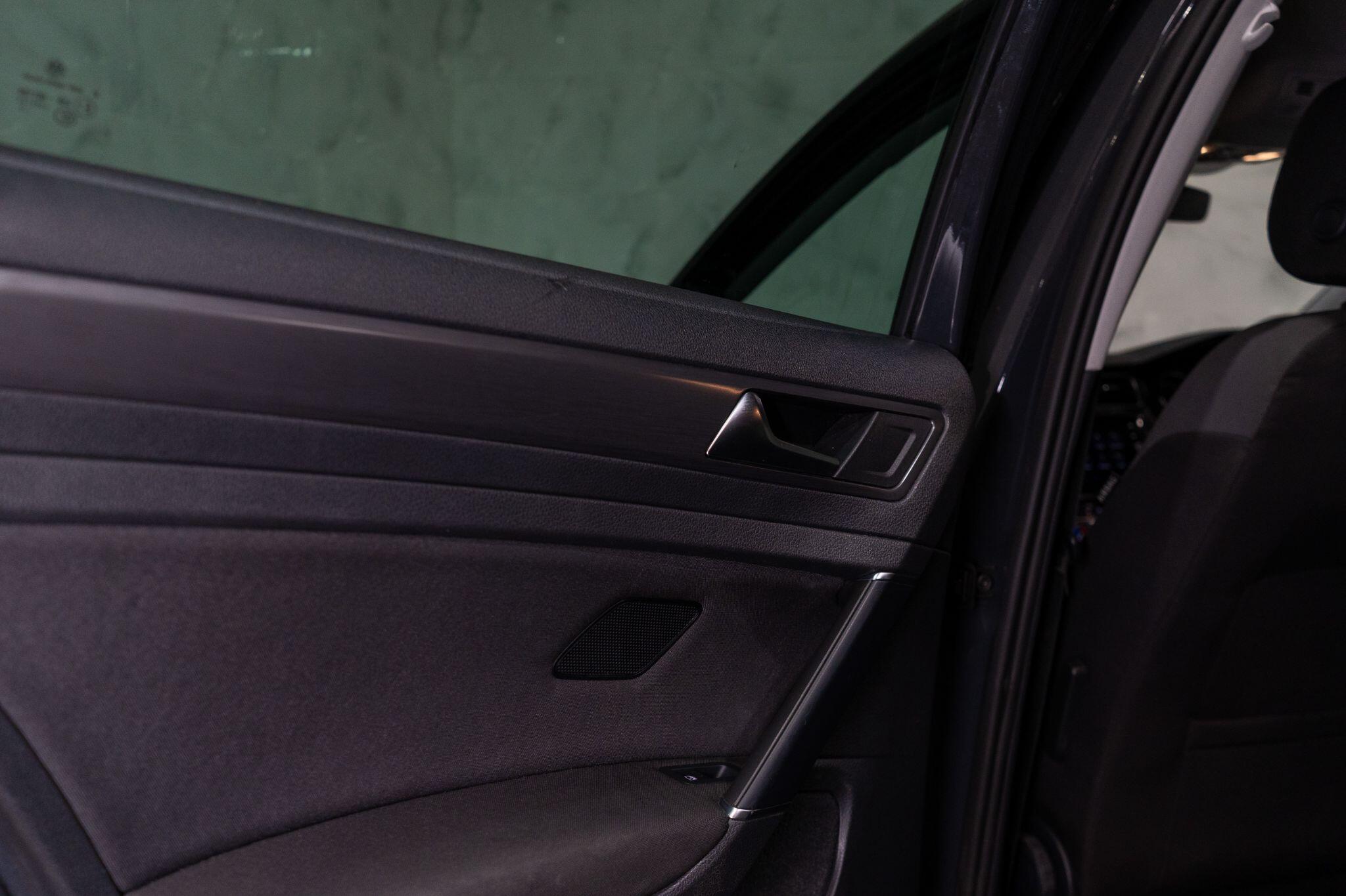 Volkswagen Golf view 19