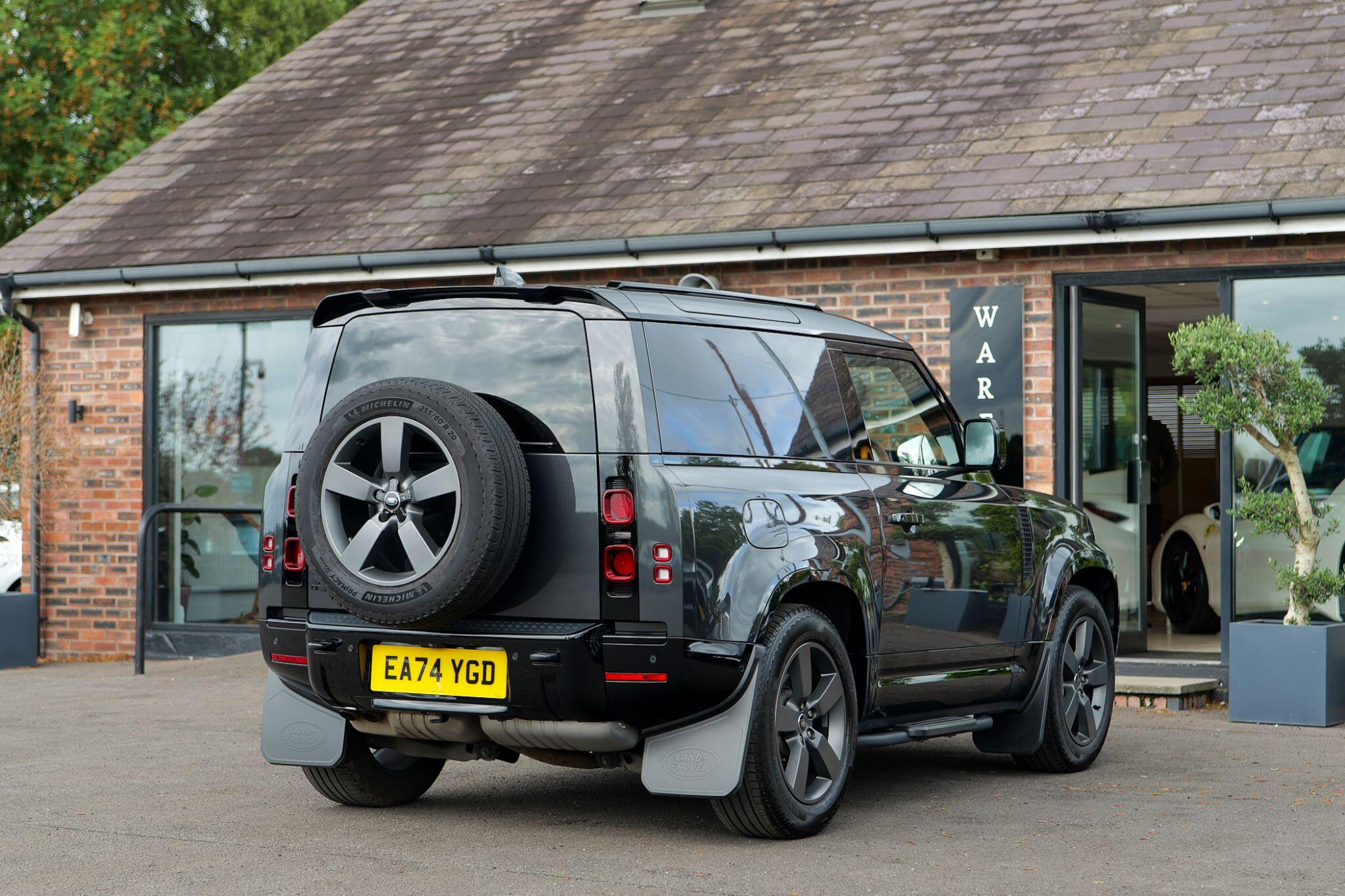 Land Rover Defender 90 view 4