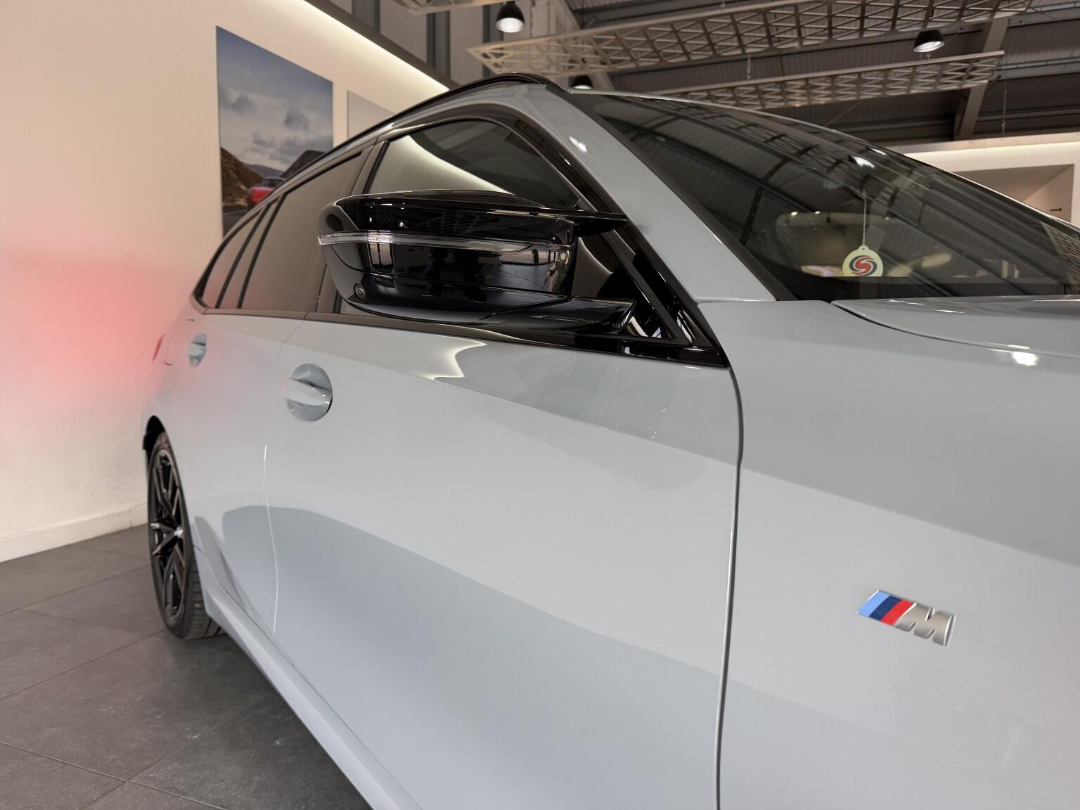 BMW 3 Series view 5