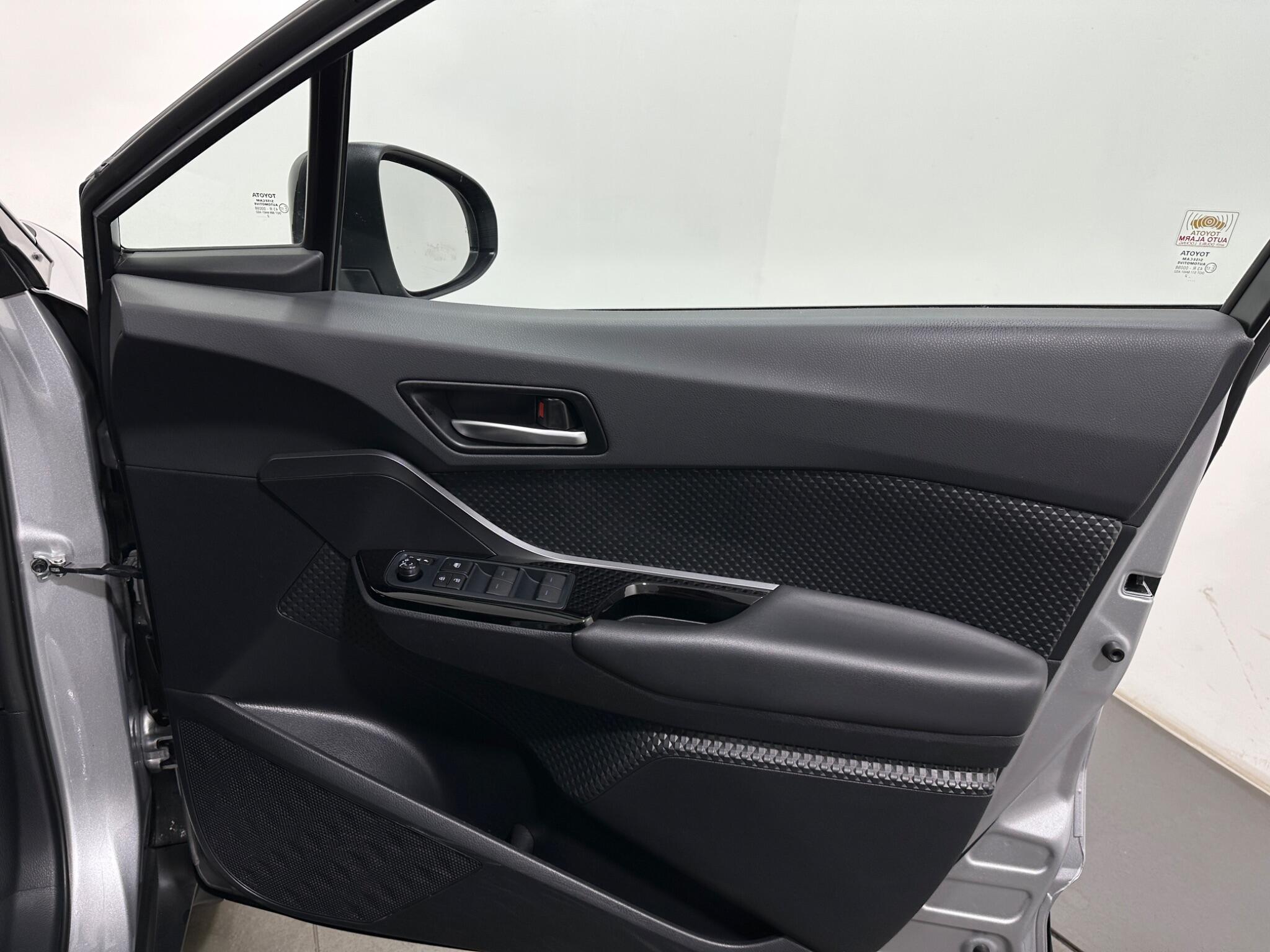 Toyota C-HR view 33