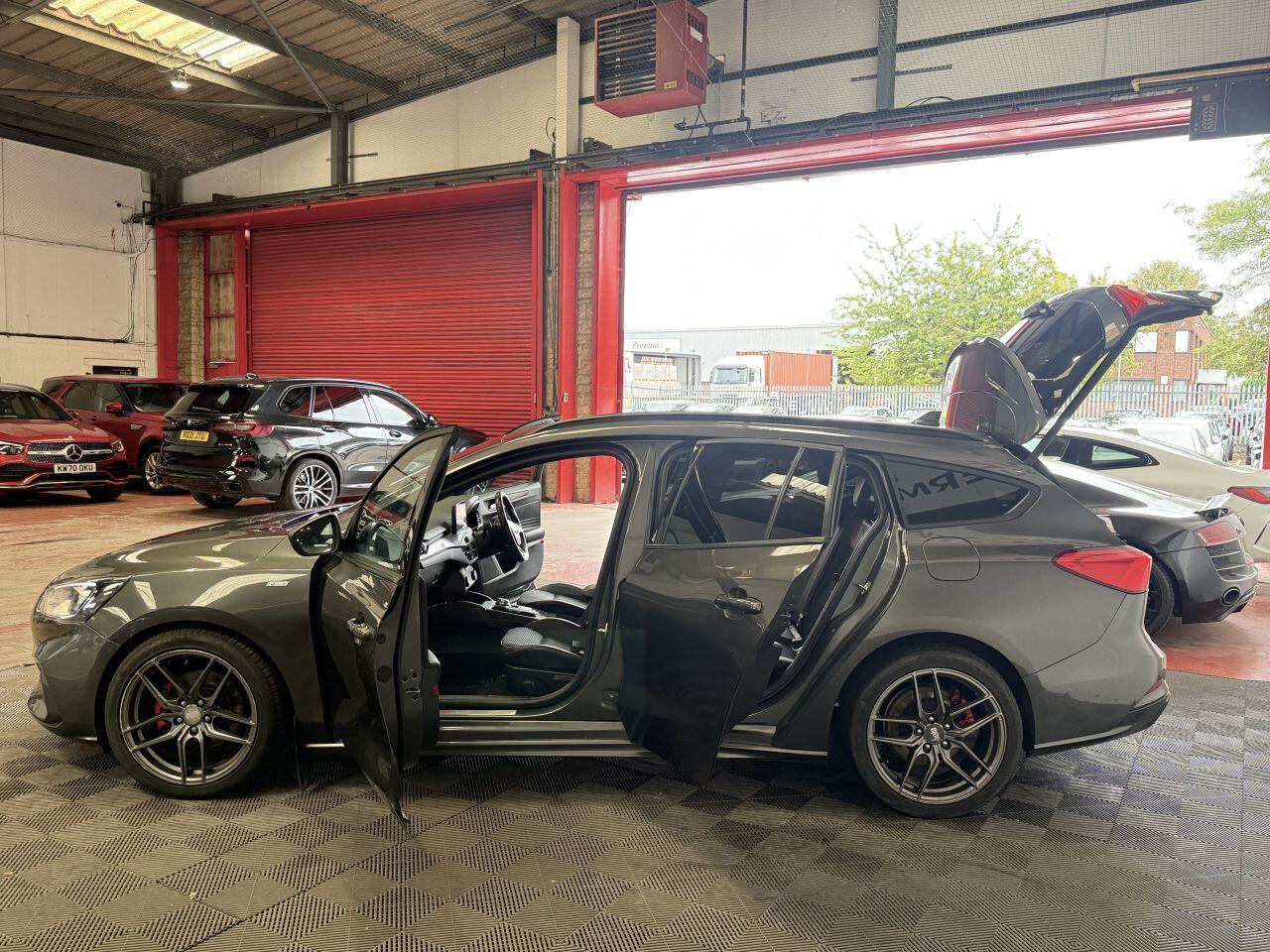 Ford Focus view 13