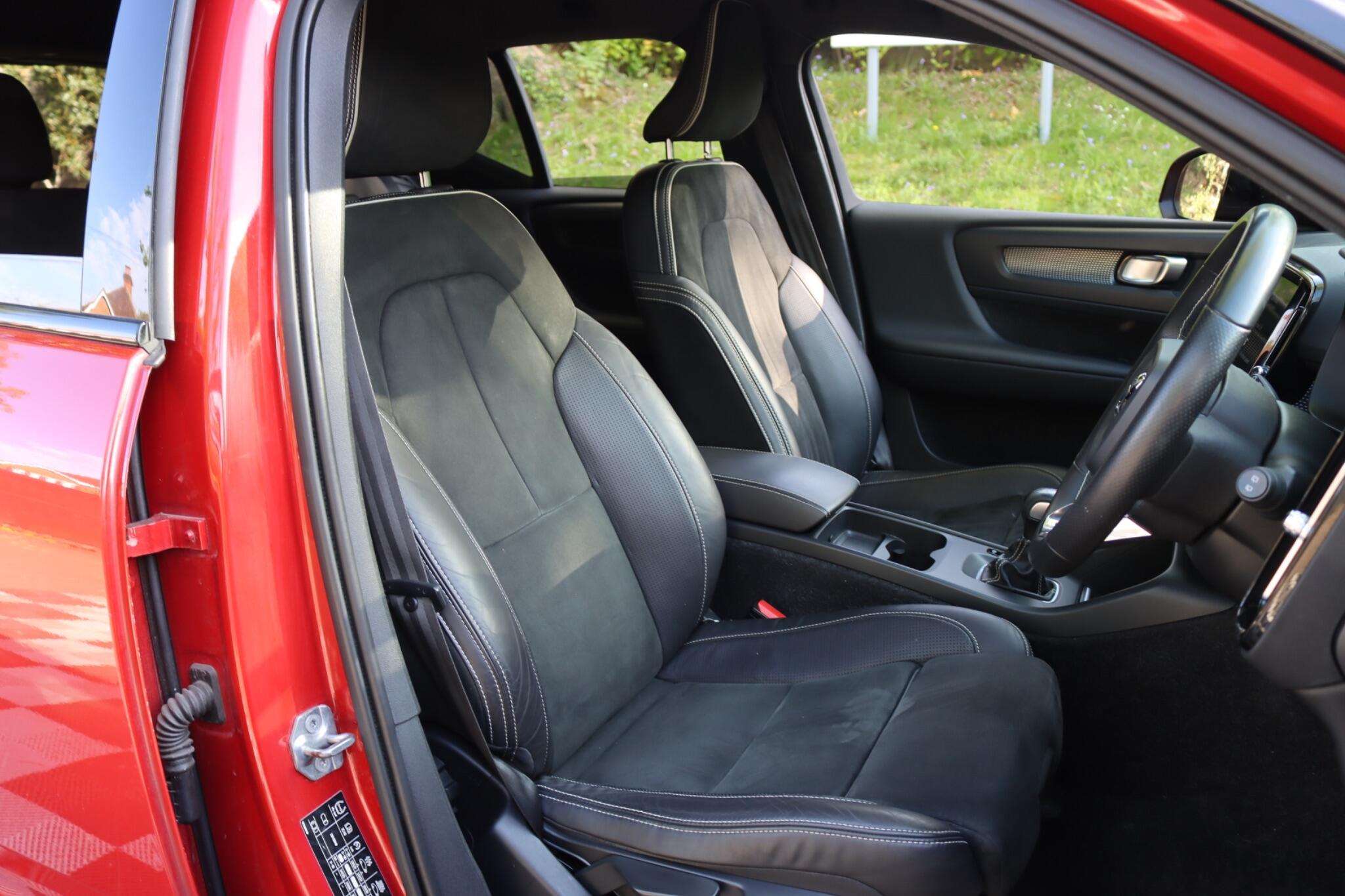 Volvo XC40 view 4