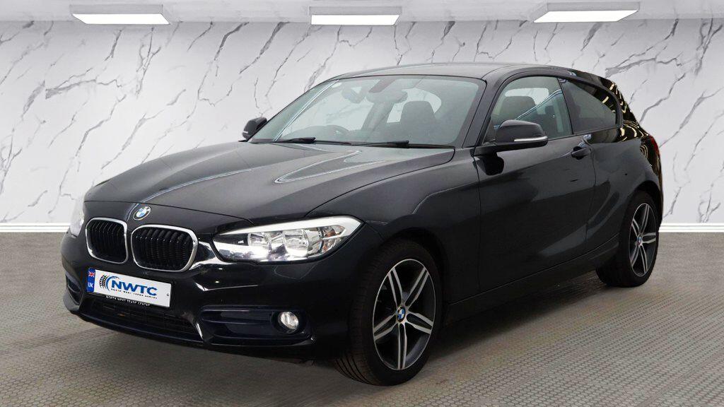 BMW 1 Series view 5