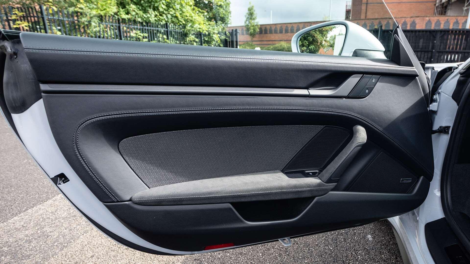 Porsche 911 view 34