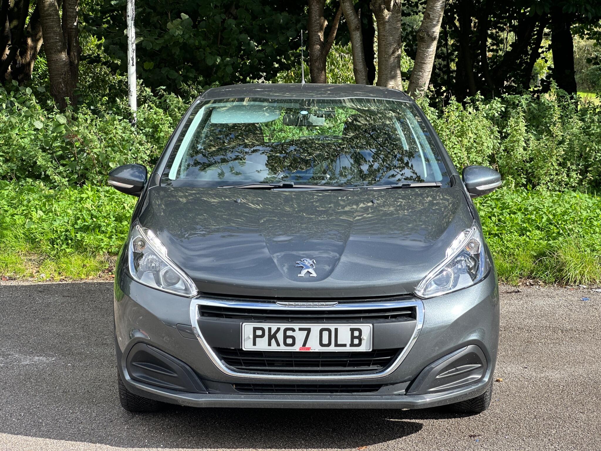 Peugeot 208 view 3