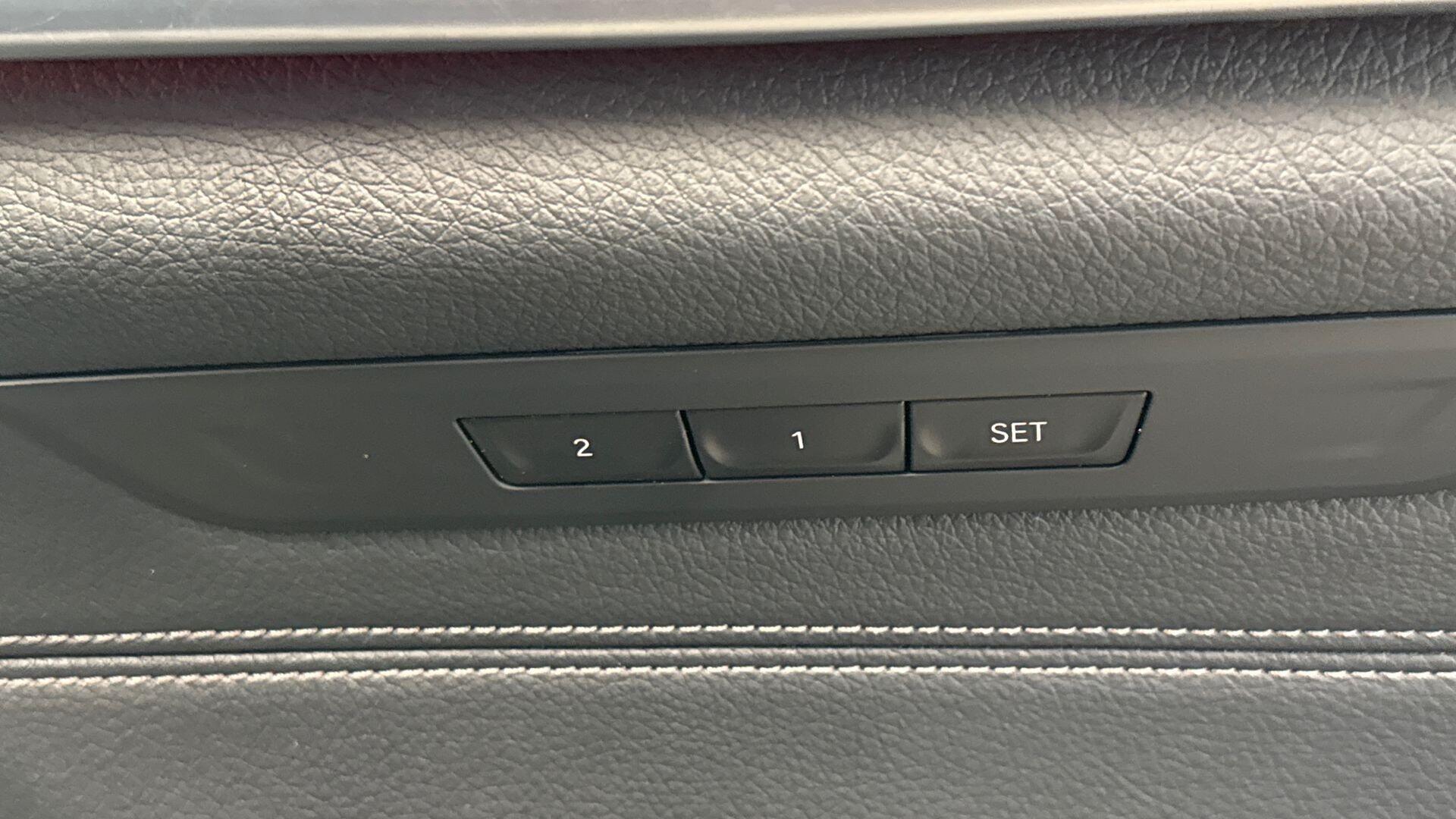 BMW 5 Series view 24