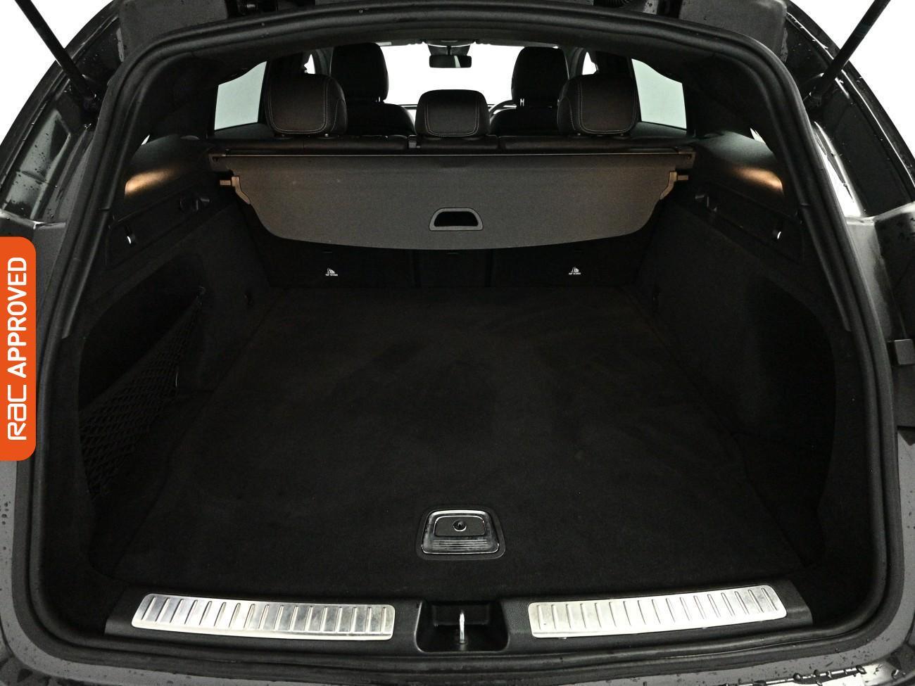 Mercedes-Benz EQC view 29