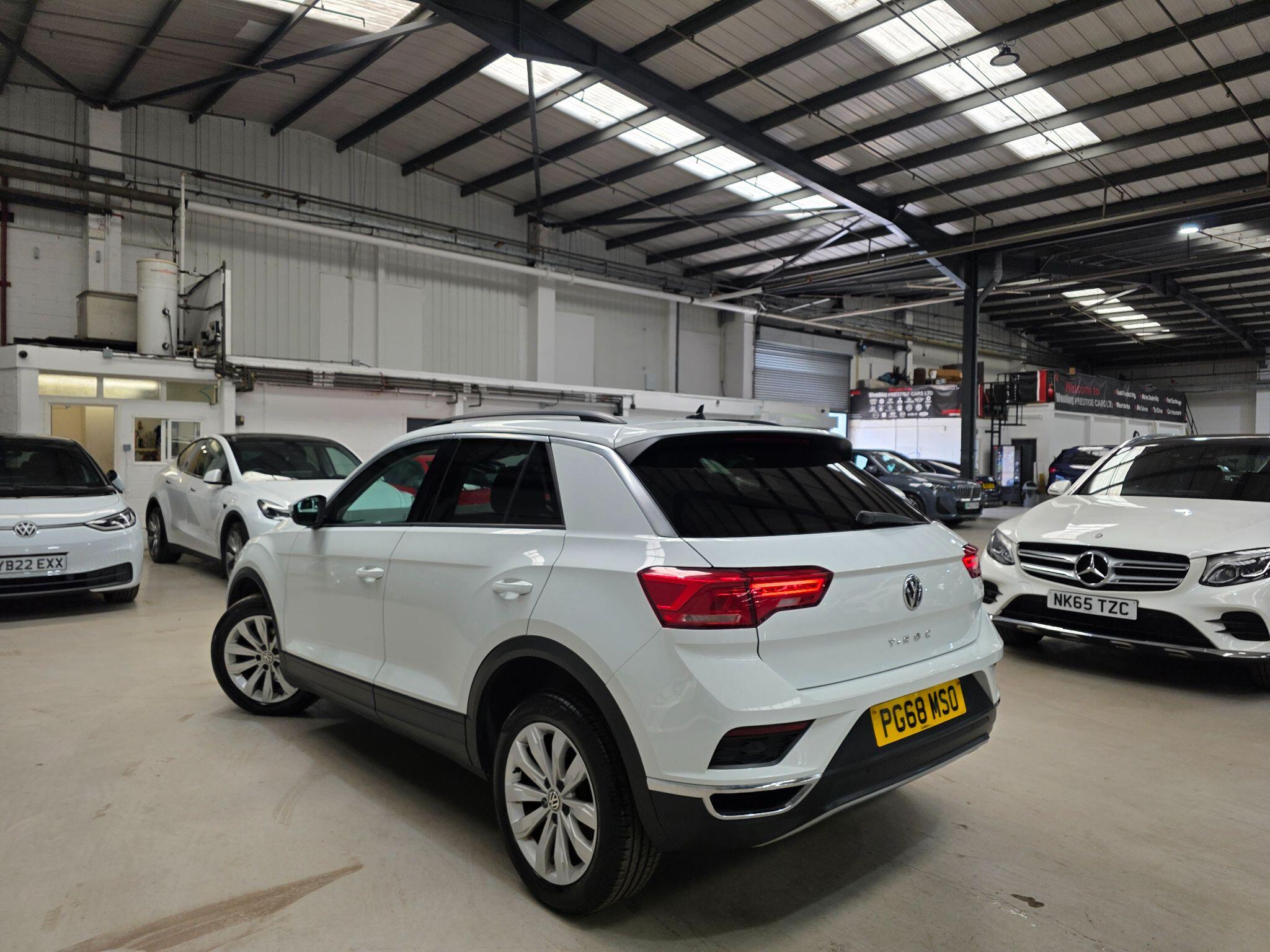 Volkswagen T-Roc view 26