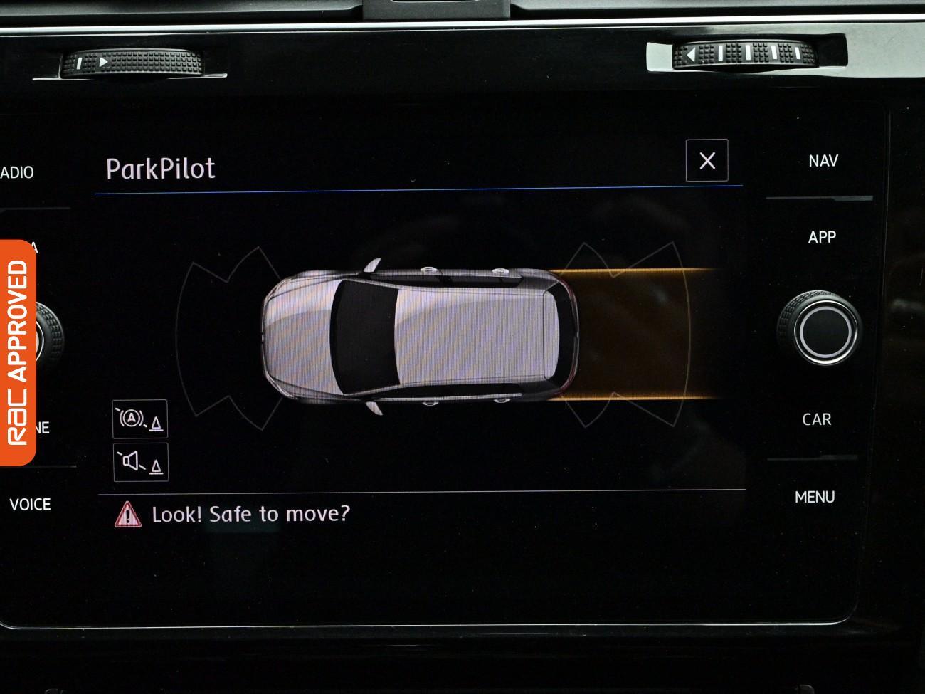 Volkswagen Golf view 3
