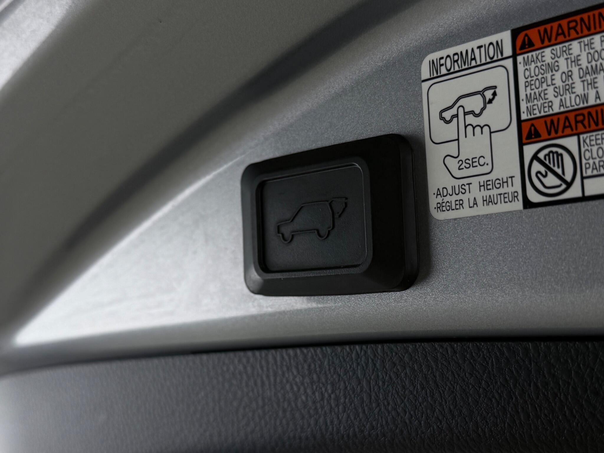 Toyota Rav4 view 10