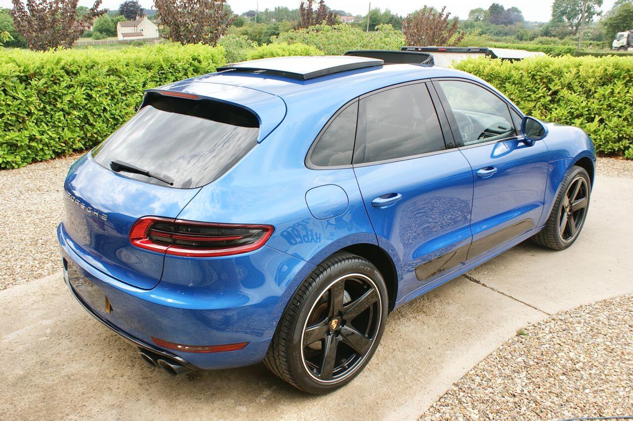 Porsche Macan view 16