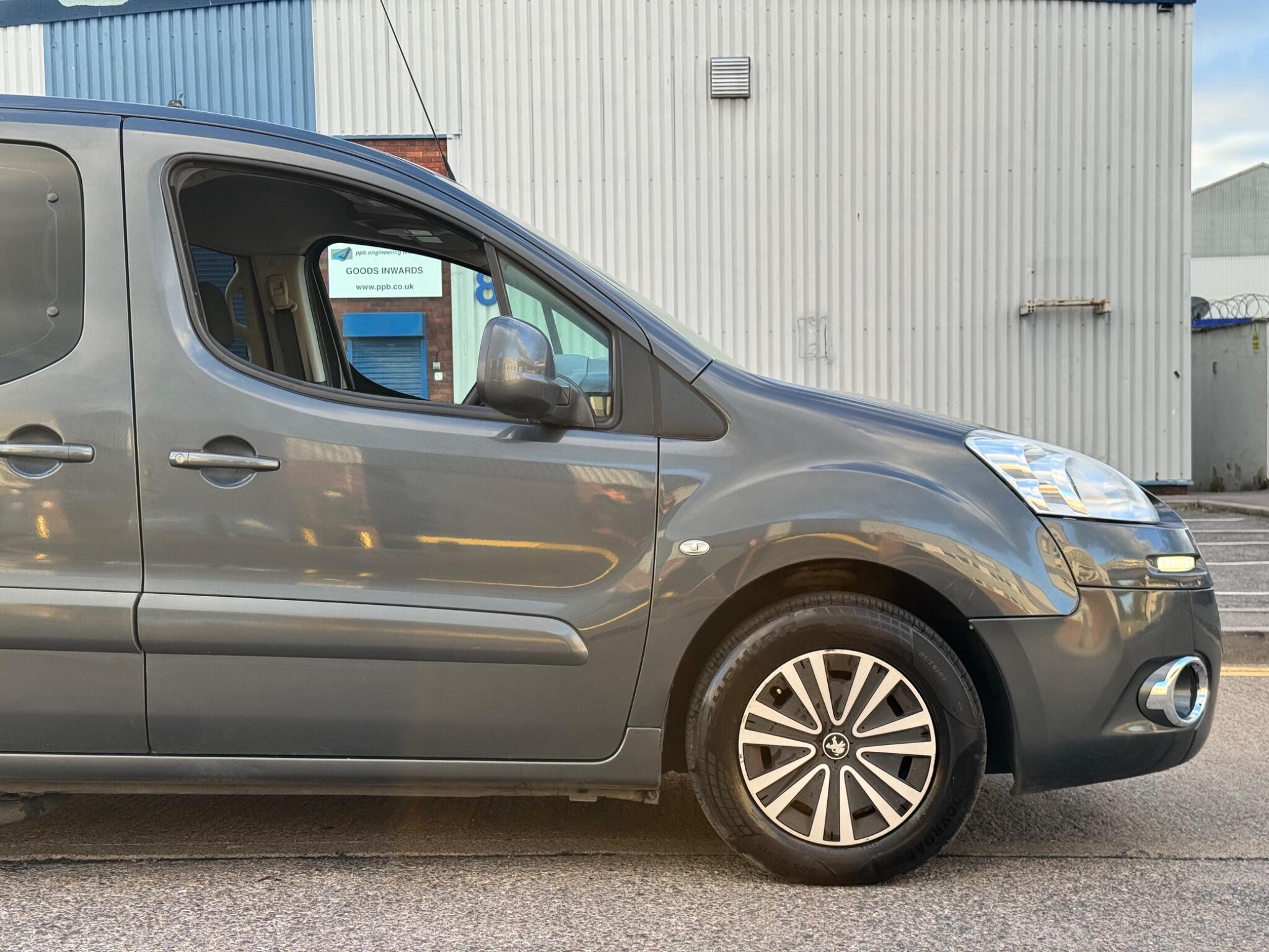 Peugeot Partner Tepee view 17