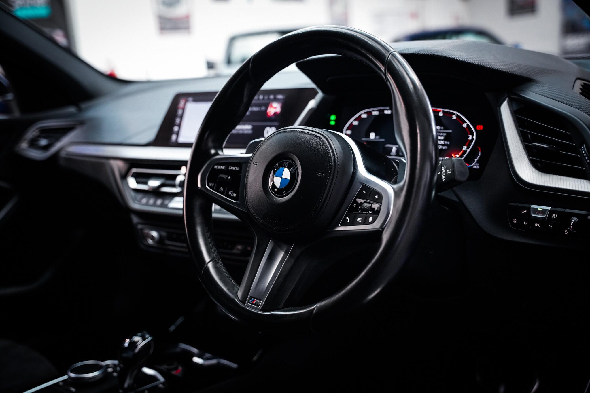 BMW 1 Series view 18