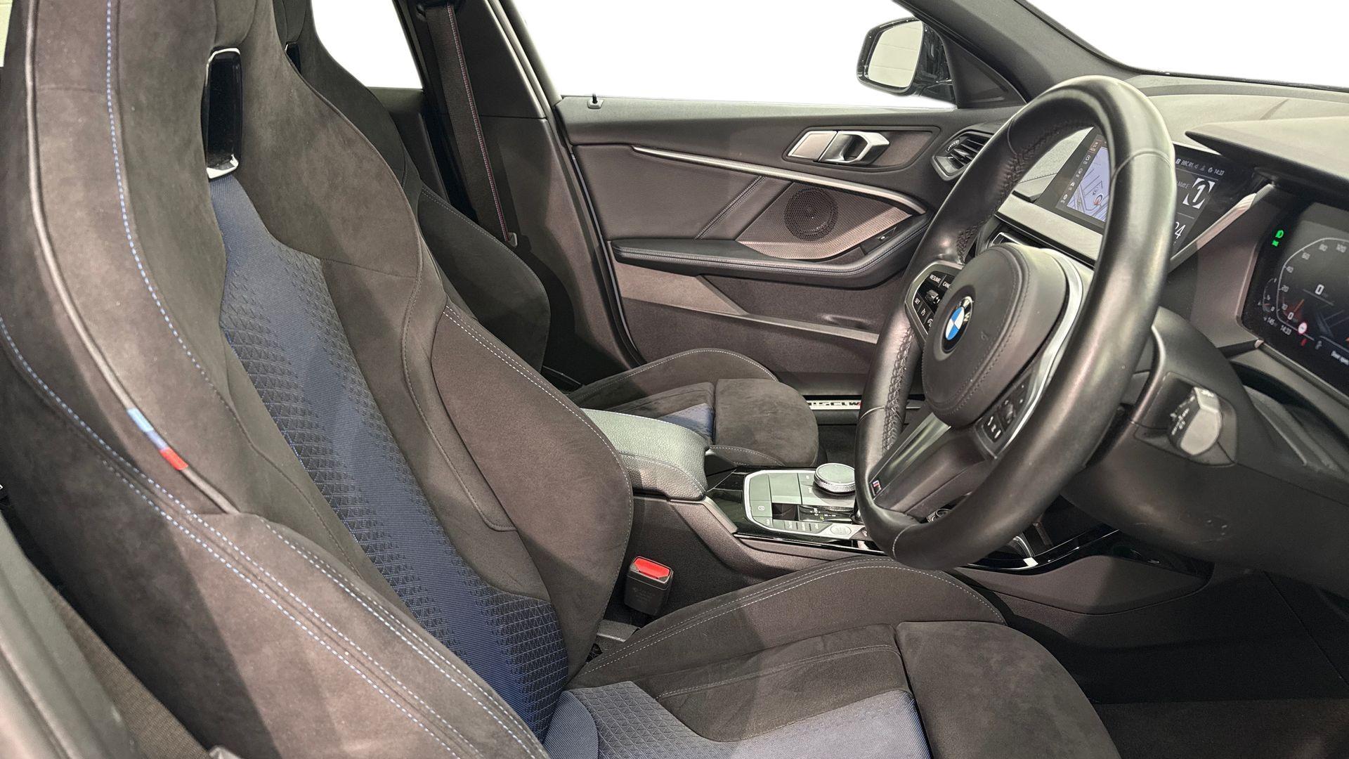 BMW 1 Series view 11