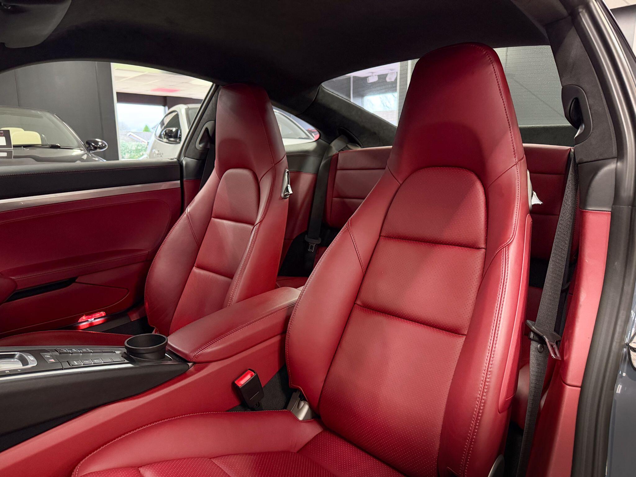 Porsche 911 view 4