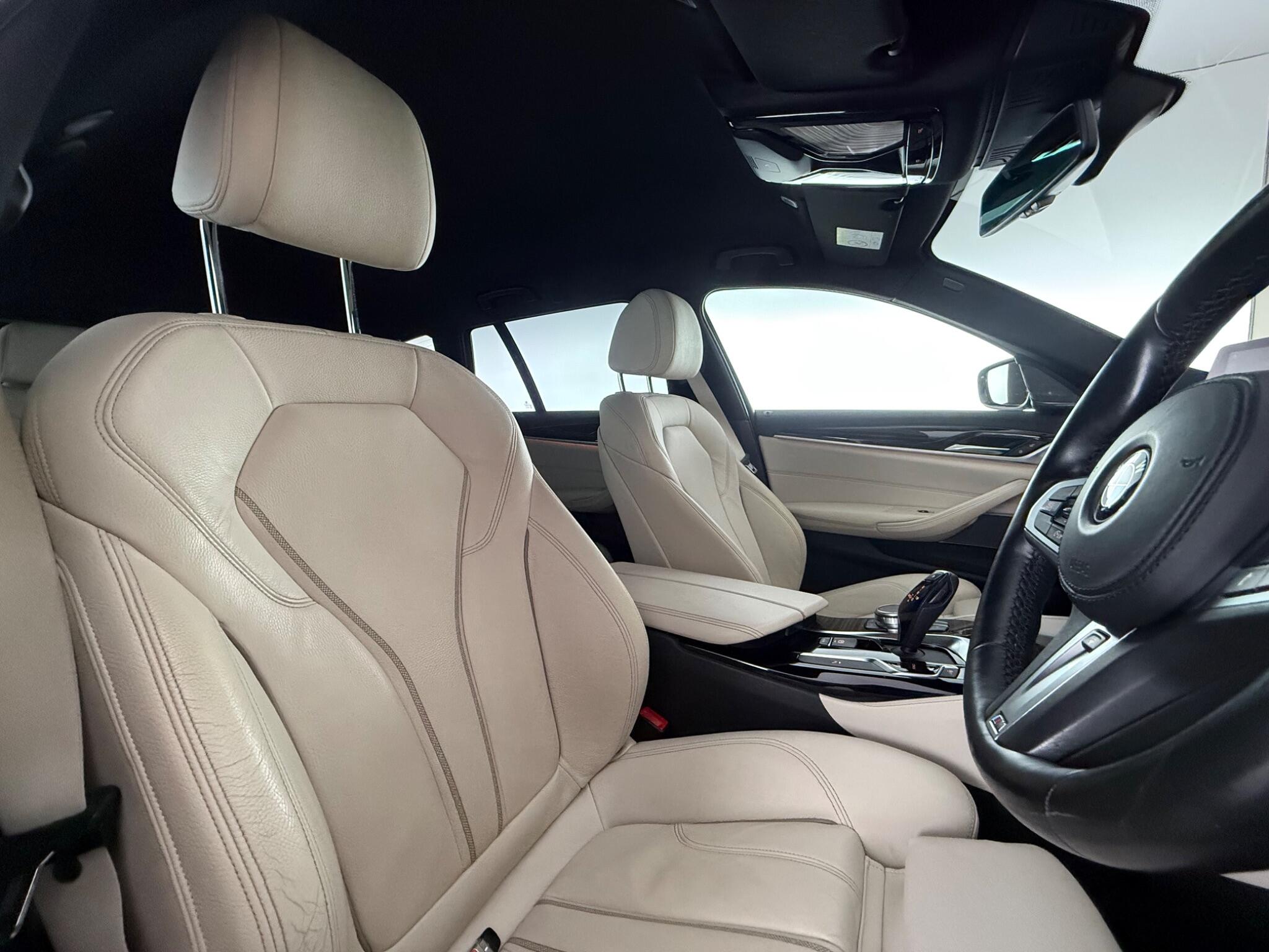 BMW 5 Series view 32