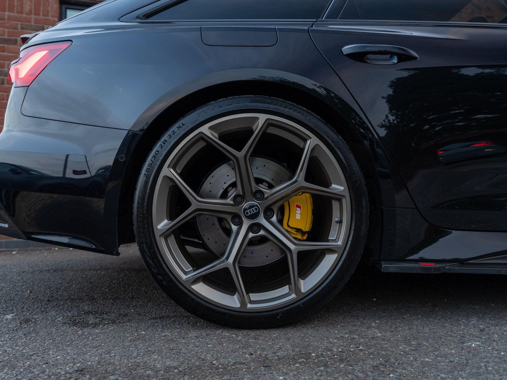 Audi RS6 Avant view 29