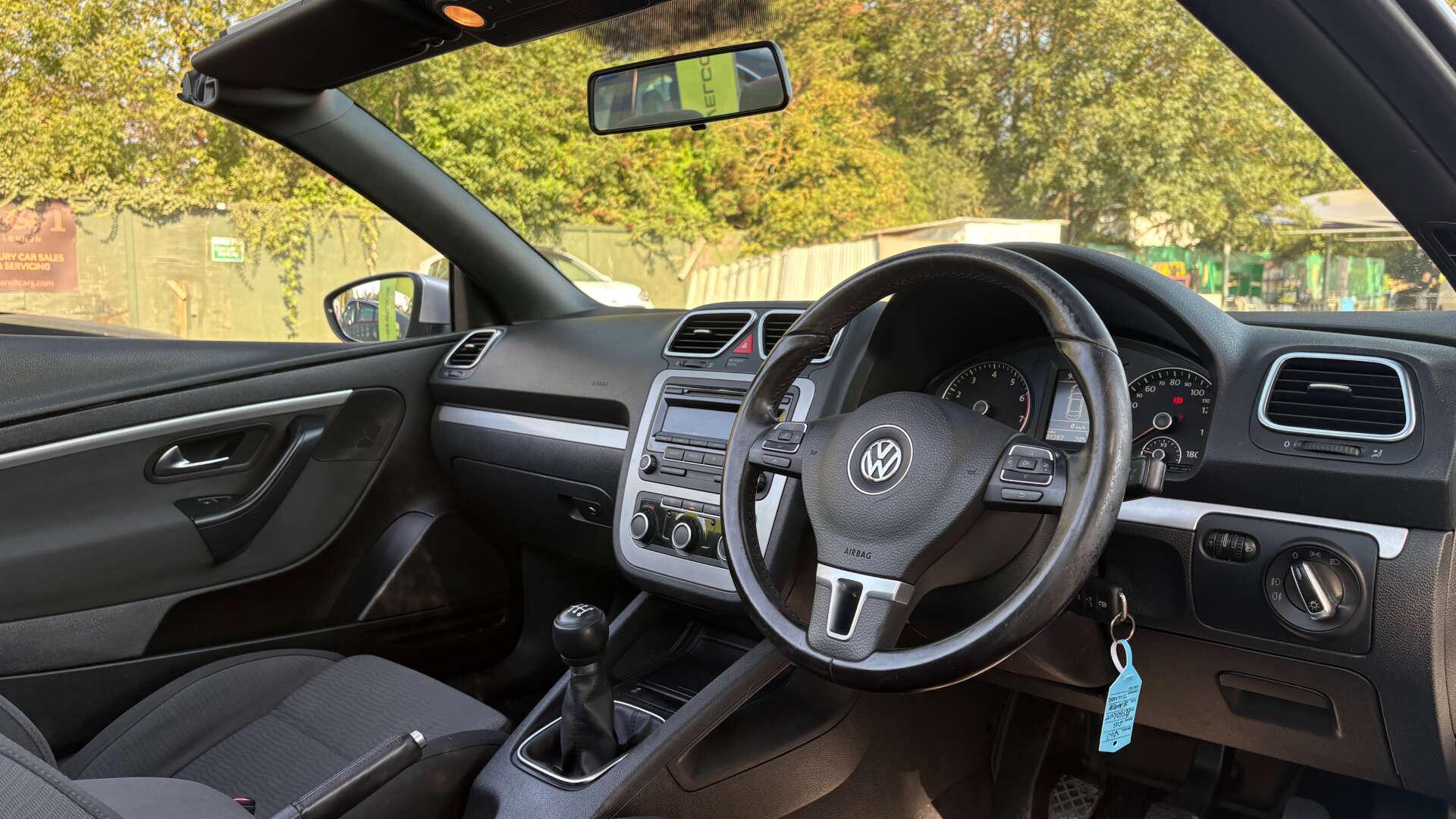Volkswagen Eos view 7